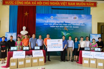 FPT gives away 1,000 computers to students in Ha Giang province