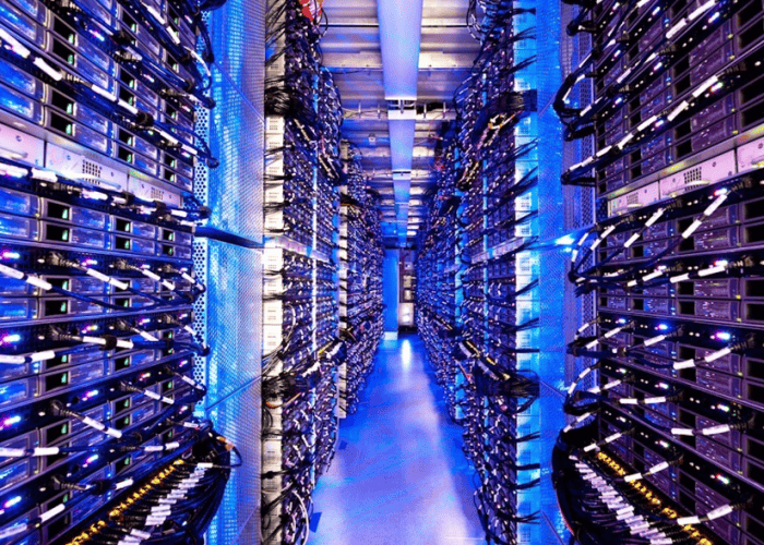 Data Center Trung Tam Du Lieu Cua Microsoft Cnet 2023 700x500 1756279866
