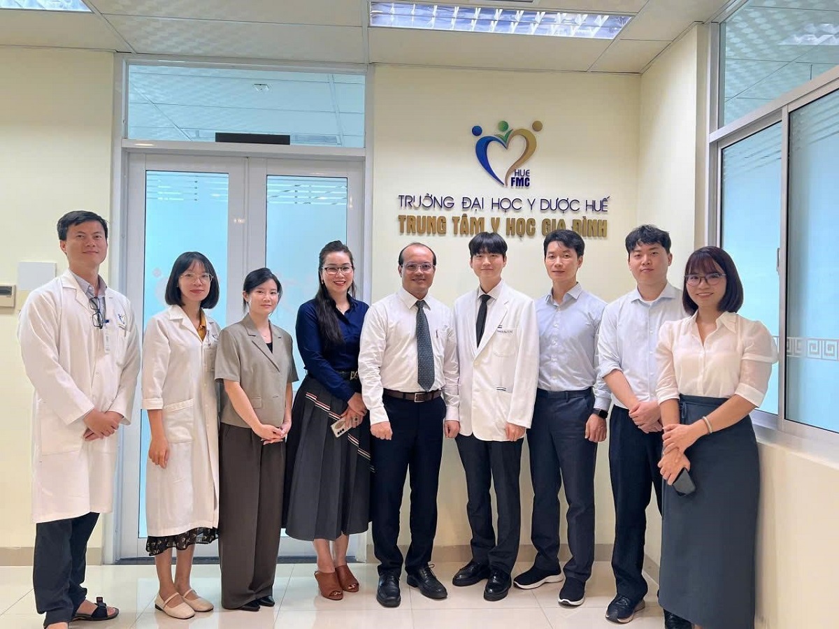 FPT and TR donate AI-powered lung function devices to Vietnamese hospitals