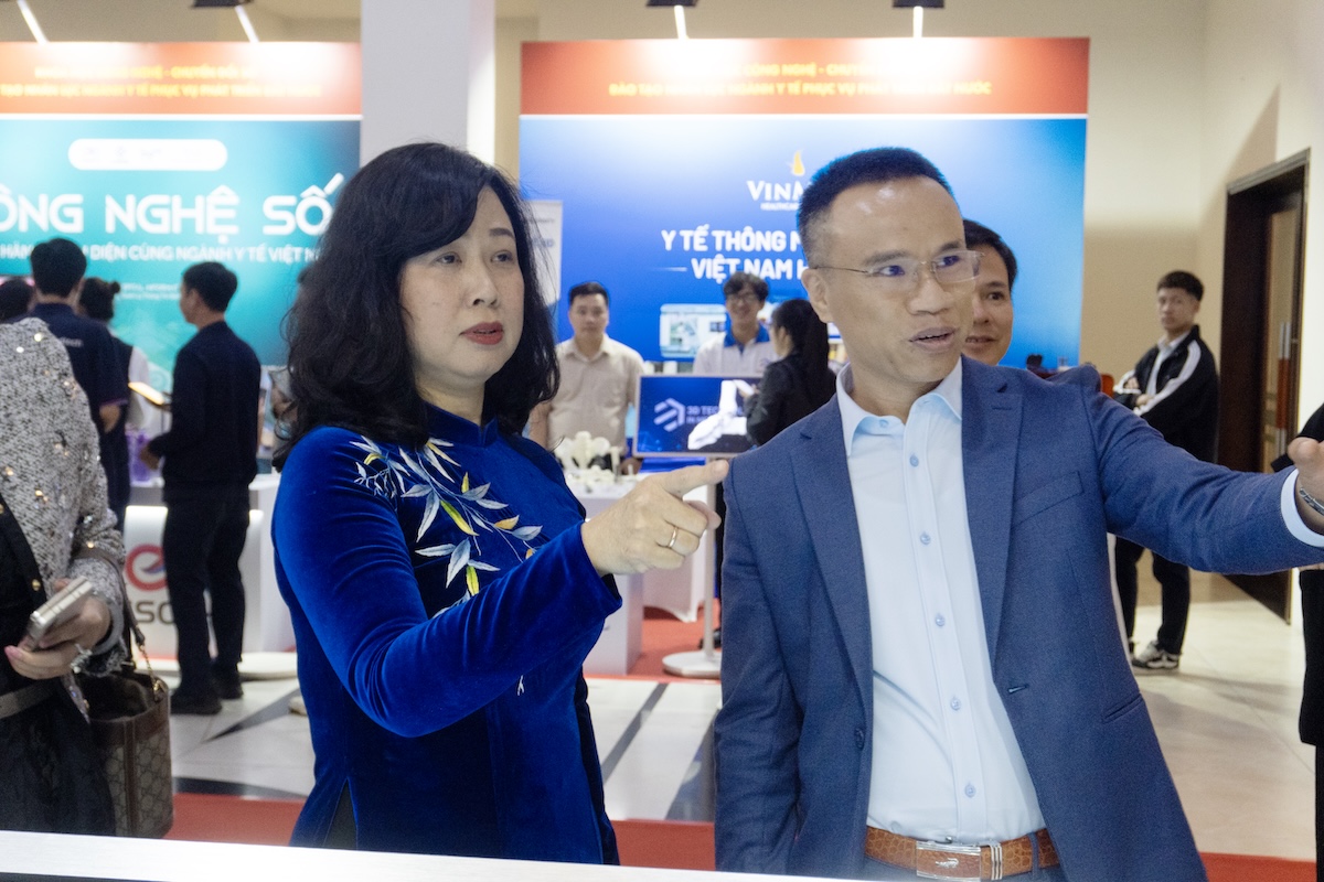 Ảnh 1 Bộ Trưởng Bộ Y Tế Đào Hồng Lan Tham Quan Khu Vực Trình Diễn Hệ Sinh Thái Công Nghệ Phục Vụ Chuyển đổi Số Ngành Y Tế Của Fpt 1764128956