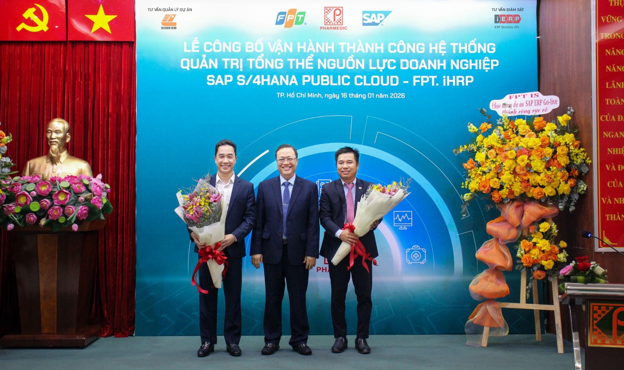 Leaders Of Sap, Pharmedic, And Fpt Take A Commemorative Photo Marking The Project’s Official Go Live 1768993018