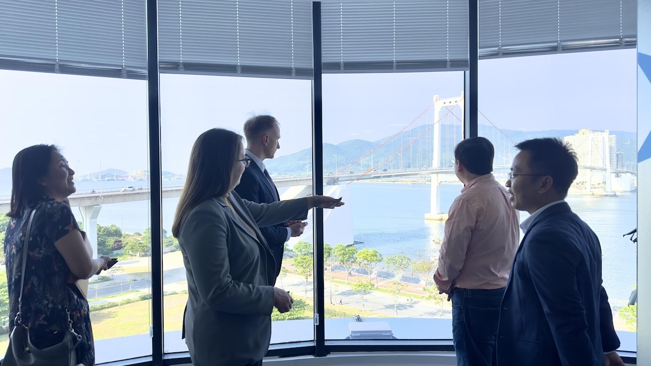 Hai Ben Da Co Buoi Trao Doi Ve Cac Co Hoi Hop Tac Chien Luoc Trong Tuong Lai 1774930781 1775550974