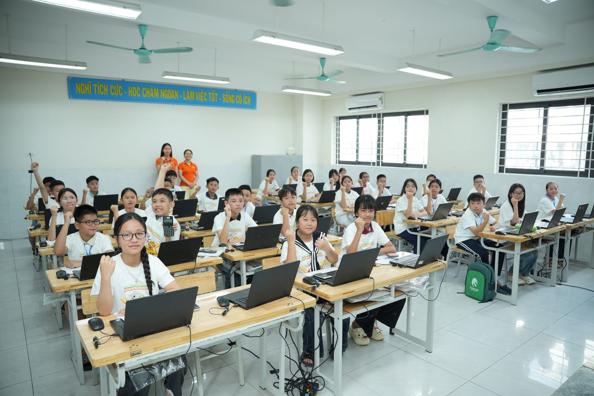 Cac Ban Thi Sinh Tham Gia Thi Dau Tai Diem Thi Mien Bac 1785494272 1785935979