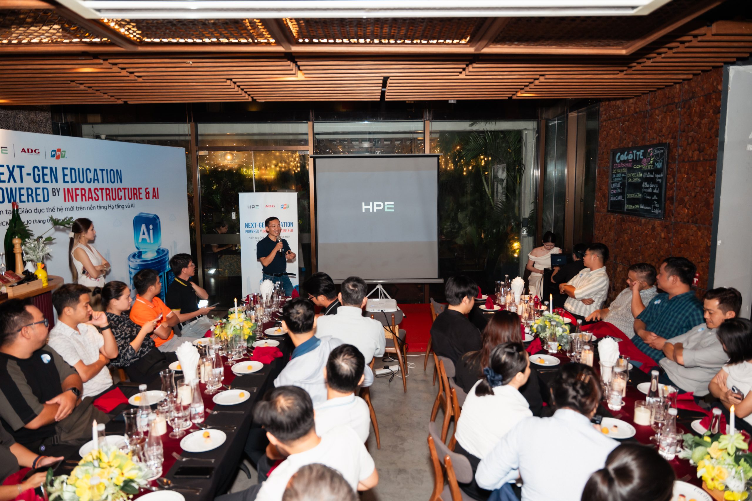 Không Gian Event 1789368934