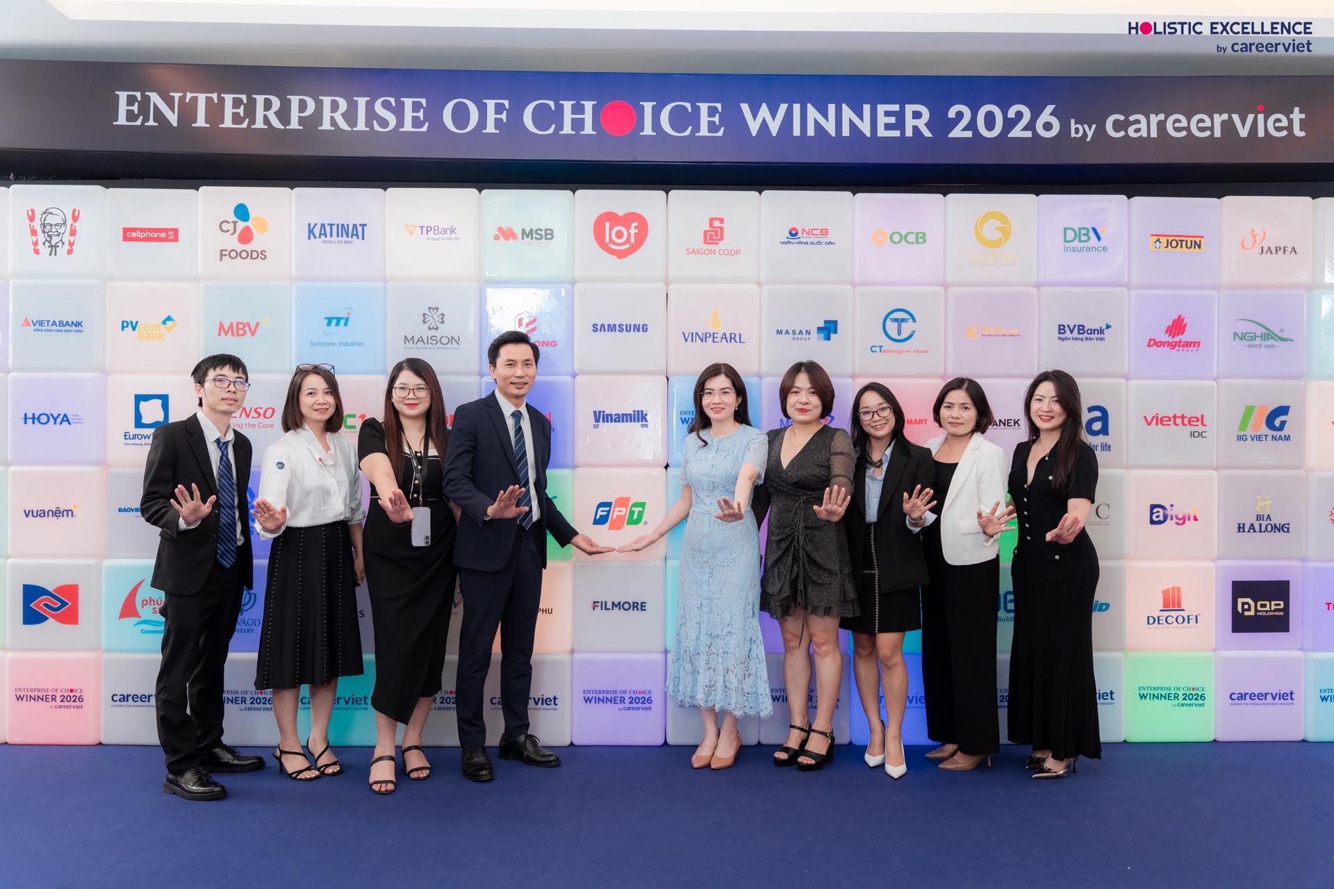 Ảnh 4 Giải Thưởng Là Sự Ghi Nhận Cho định Hướng Chiến Lược Và Những Công Sức, Sự Gắn Bó Và đóng Góp Mỗi Ngày Của Các Cán Bộ Nhân Viên Của Doanh Nghiệp 1792125028