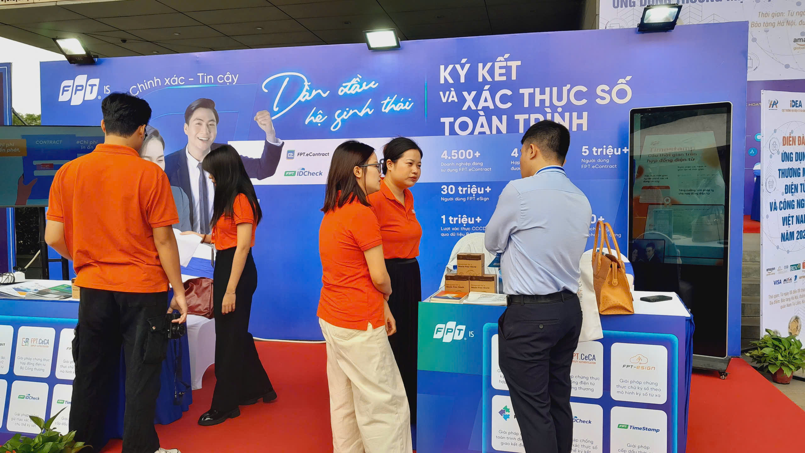 FPT Accompanies the Vietnam E-commerce and Digital Technology Application Forum 2024