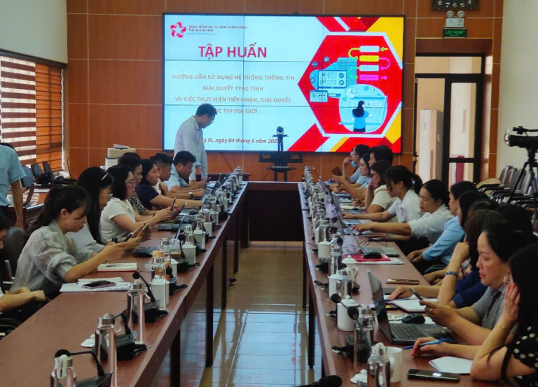 FPT supports training program for the 2025 Quang Ninh Province Administrative Procedure Resolution System