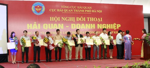 Certificate of Merit from Hanoi Customs Department for FPT IS’s successful implementation of the VNACCS system
