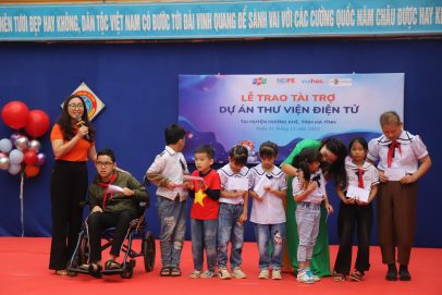 FPT lifts the wings of dreams for pupils in Huong Khe district, Ha Tinh province