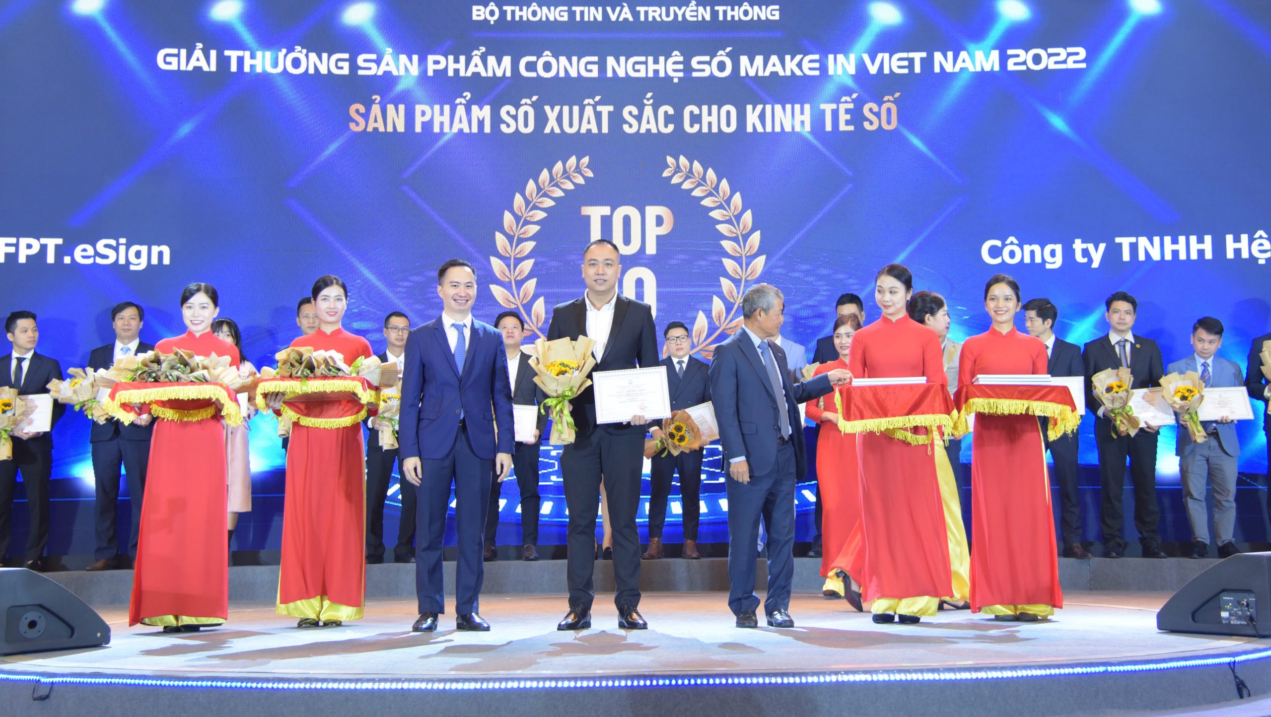 2022 Make in Viet Nam Digital Technology Product Awards  – Top 10 Excellent Digital Products for the Digital Economy category – Remote Signing Solution (FPT.eSign)