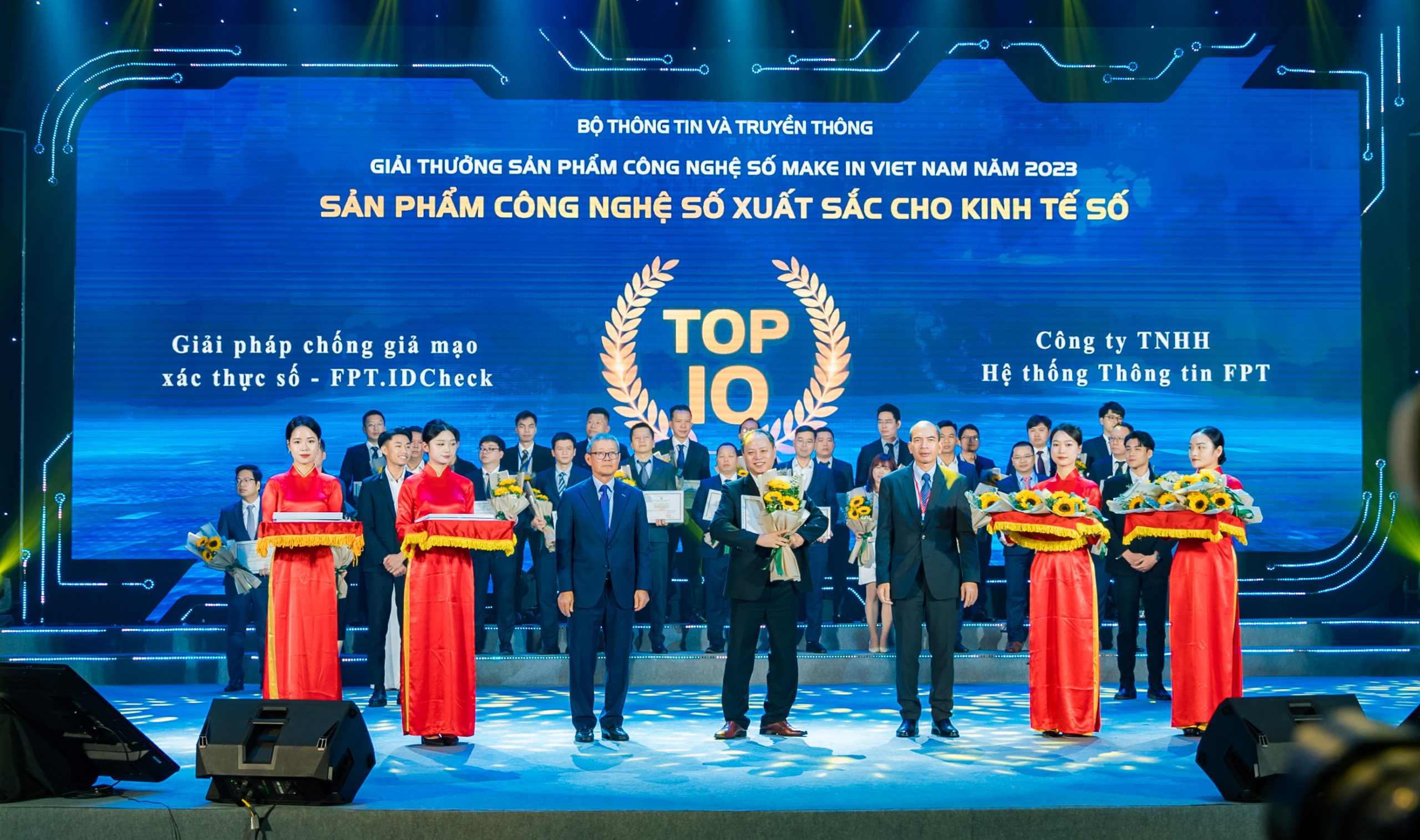2023 Make in Viet Nam Digital Technology Product Awards – Top 10 Excellent Digital Technology Products for the Digital Economy category – Anti-fraud Solution for Digital Identity Verification (FPT.IDCheck)