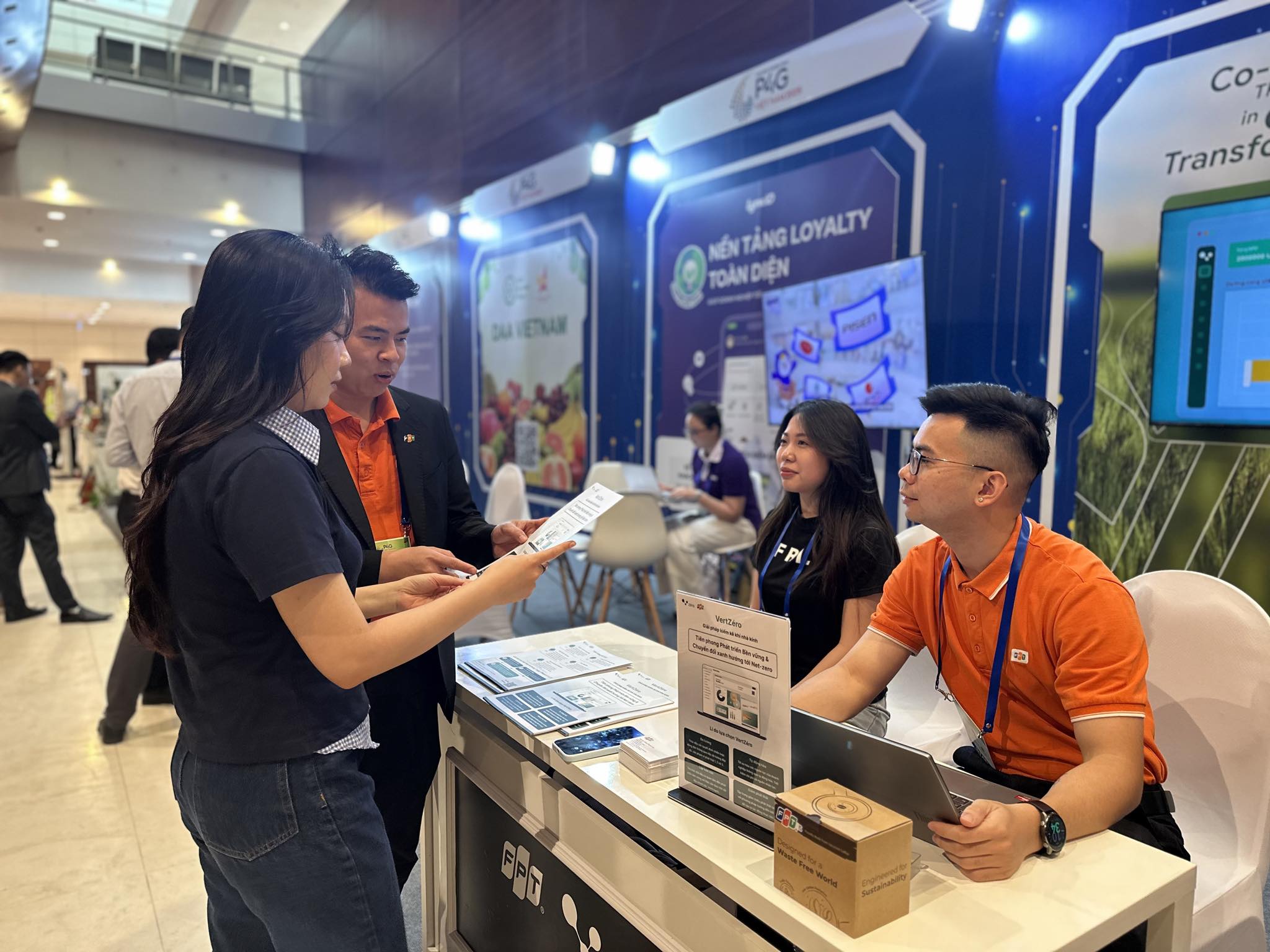 FPT green technology exhibition stands out at P4G summit