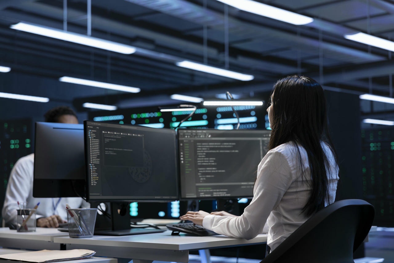 Software Developers Data Center Running System Diagnostic Tests Pc 1739936247 Scaled 1741072417