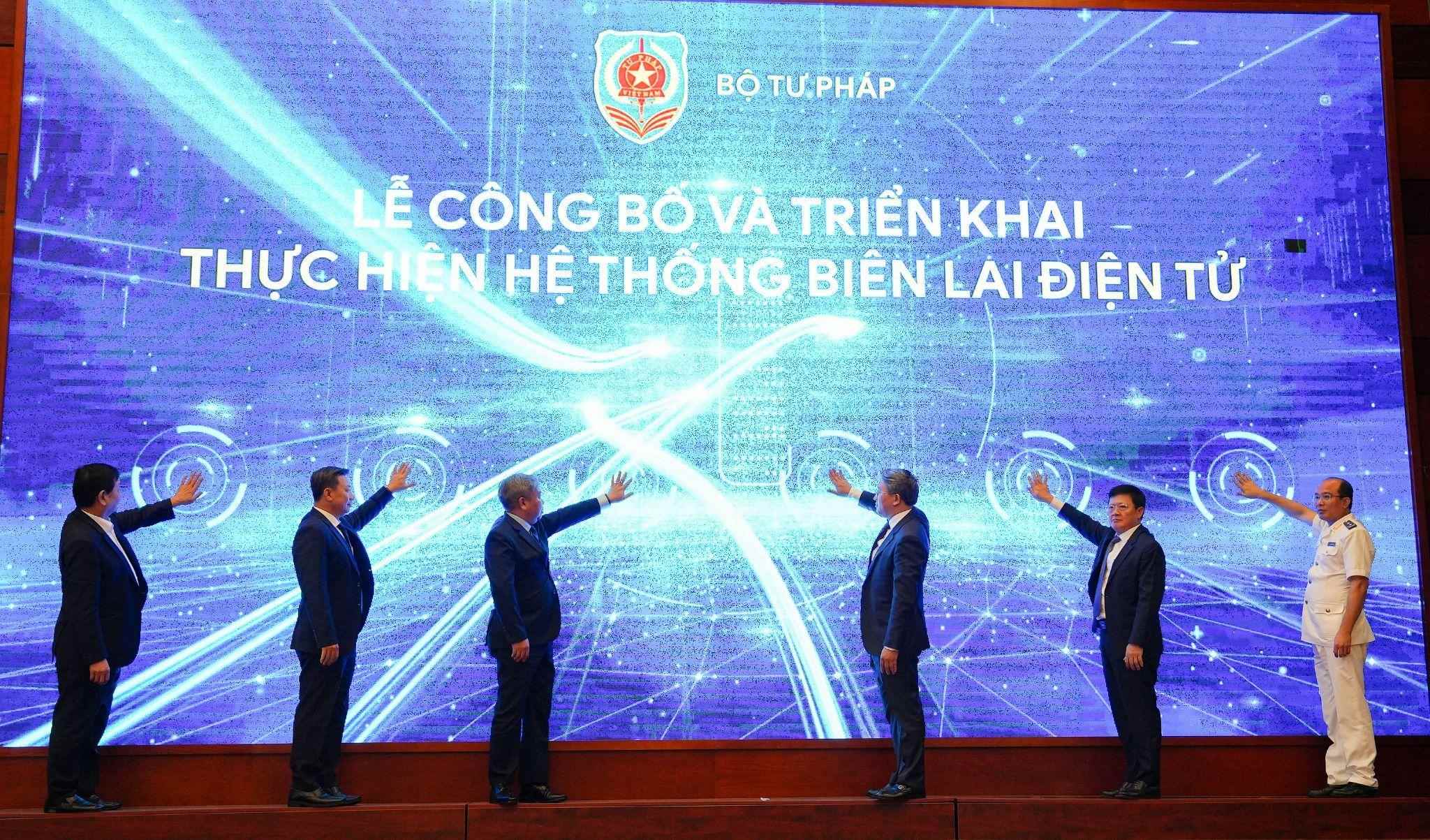 Bộ Tư pháp tiên phong chuyển đổi công nghệ số, AI trong Biên lai điện tử thi hành án dân sự