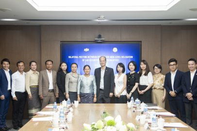 FPT tiếp đoàn công tác của Văn phòng UBCK và các doanh nghiệp lớn của Lào