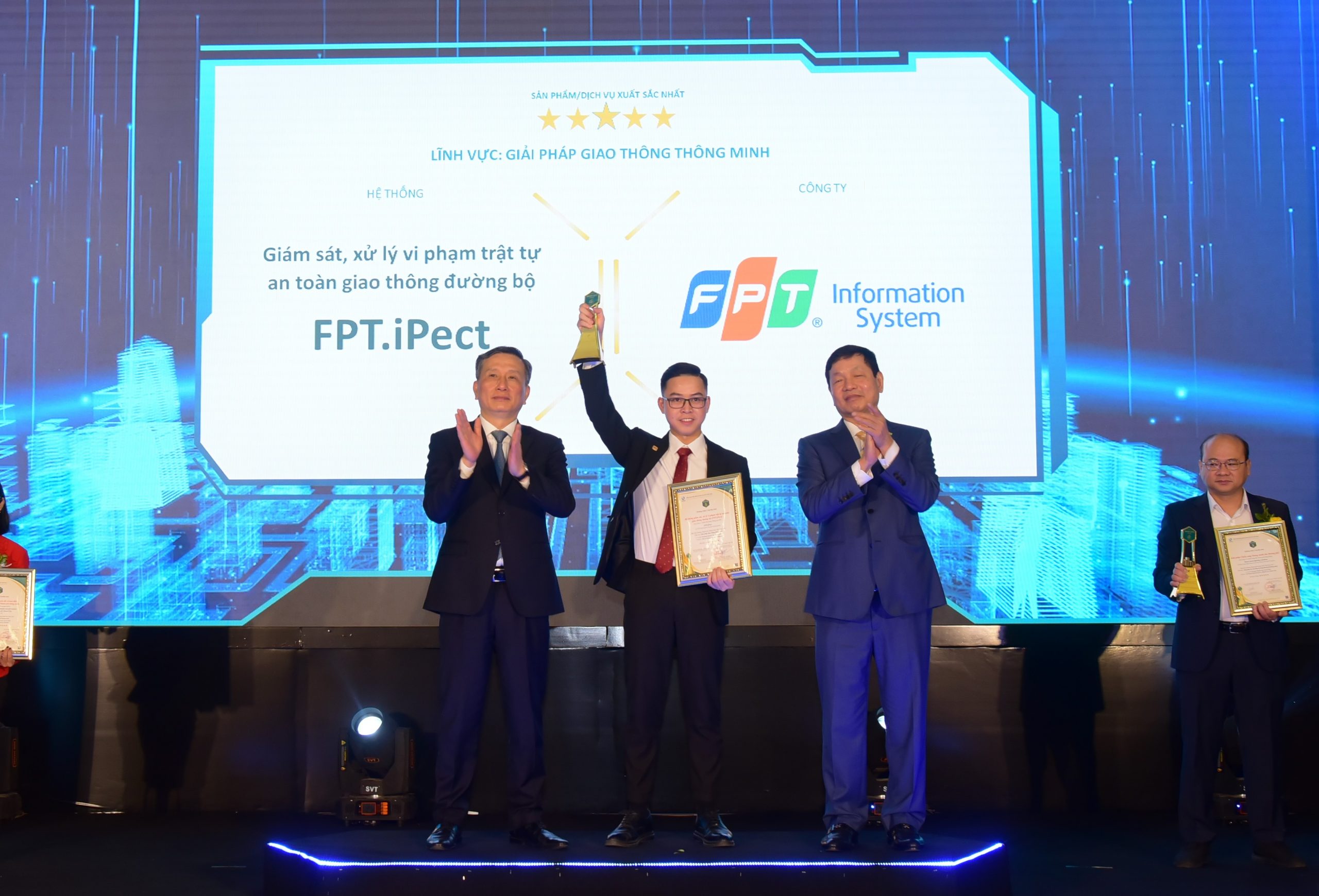 Hệ thống giám sát, xử lý vi phạm trật tự an toàn giao thông đường bộ (FPT.iPect) đạt Giải thưởng Thành phố thông minh Việt Nam 2021 (xếp hạng 5 sao)