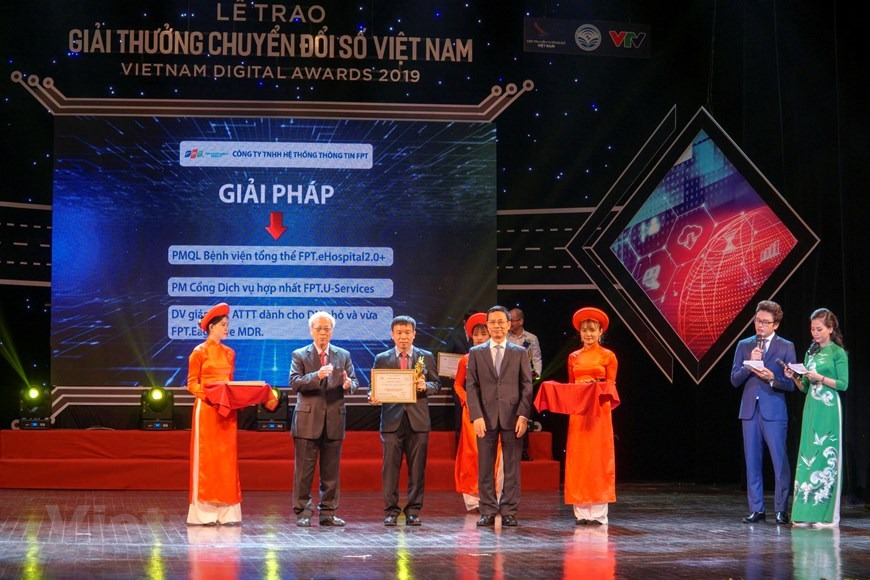 Phần mềm Cổng Dịch vụ hợp nhất – FPT.U-Services (FPT SPro) đạt Giải thưởng Chuyển đổi số Việt Nam 2019