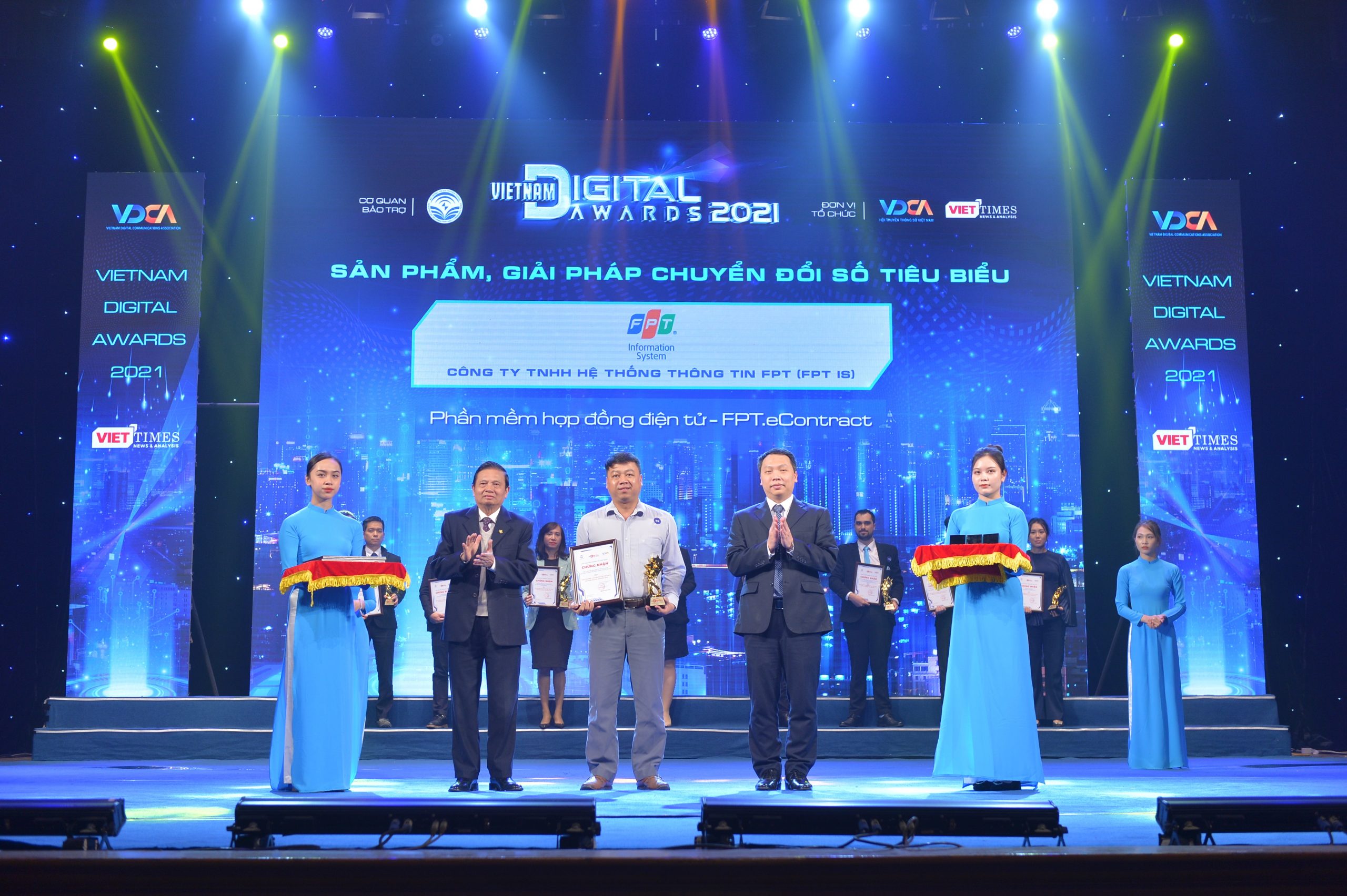 Phần mềm Hợp đồng điện tử – FPT.eContract đạt Giải thưởng Chuyển đổi số Việt Nam 2021