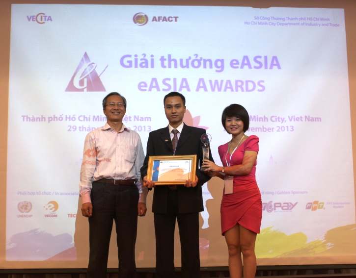 Dự án “Xây dựng và triển khai hệ thống thông quan điện tử cho ngành Hải quan Việt Nam (E-Customs)” đạt Giải Nhất hạng mục Kinh doanh điện tử trong lĩnh vực công – Giải thưởng eASIA (eASIA Awards) 2013