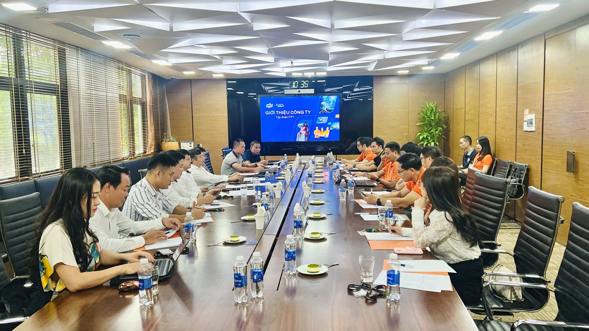FPT đón đoàn Lãnh đạo Đại học Kinh tế Quốc dân thăm và làm việc tại TP. Đà Nẵng 