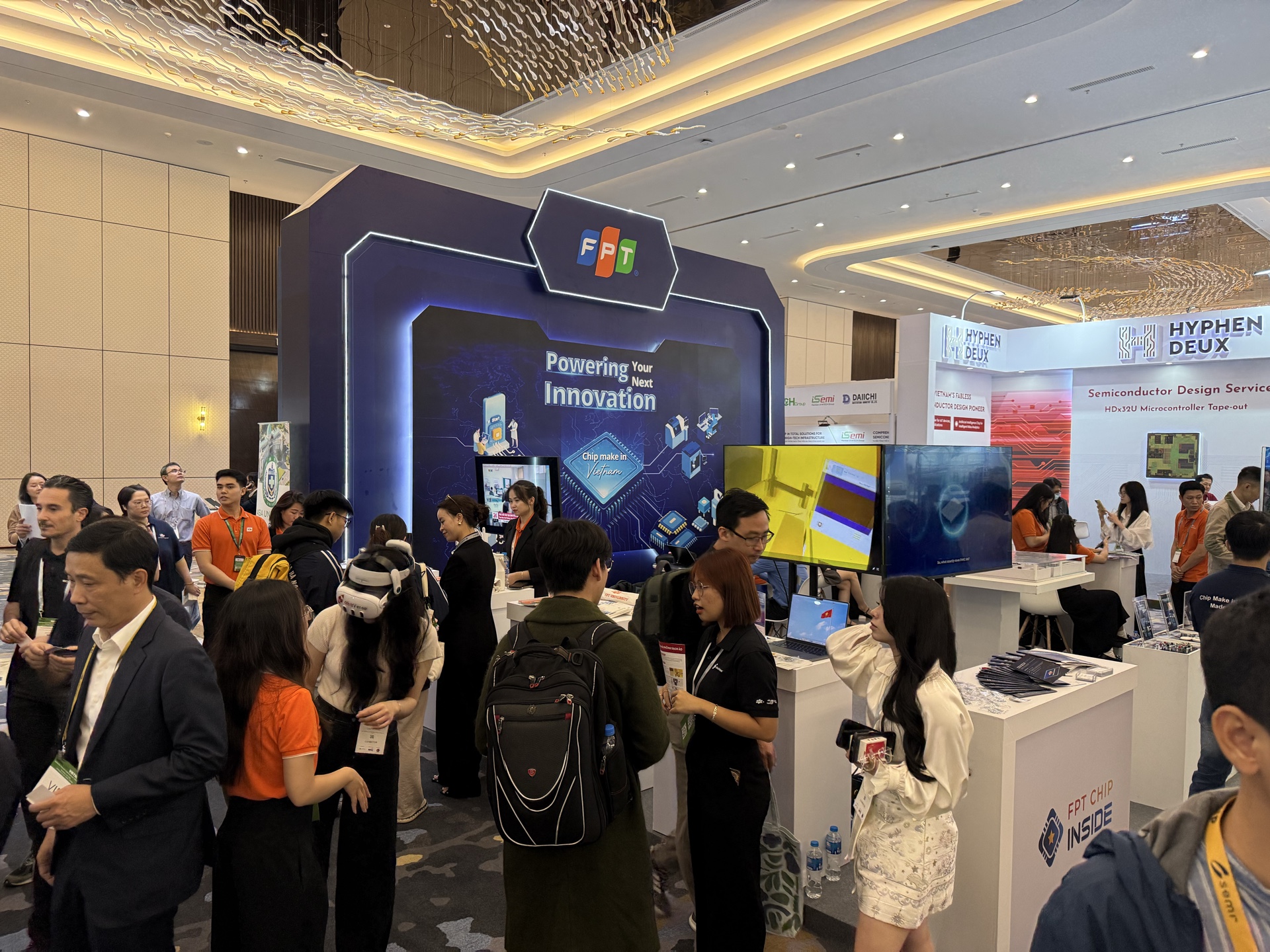 FPT được trao giải thưởng Doanh nghiệp Bán dẫn xuất sắc 5 9544 1762507401 1762746307