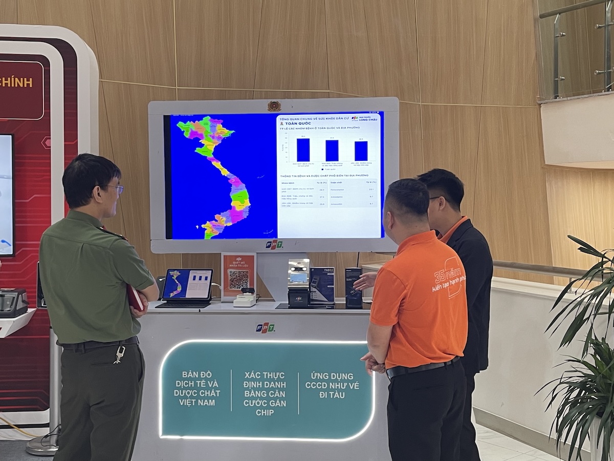 FPT giới thiệu các giải pháp Make in Vietnam tại Sự kiện Chuyển đổi số Bộ Công an 2025 8 Img 9355 1762329047