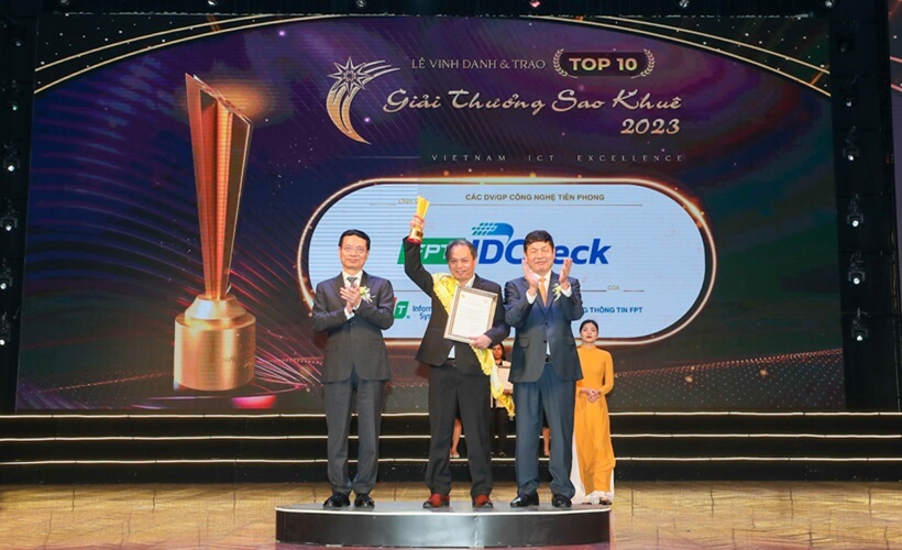 Giải pháp xác thực thông tin CCCD gắn chip – Nền tảng cho định danh số an toàn 8 Fptidcheck Nhan Giai Thuong Sao Khue 2023 1762272052