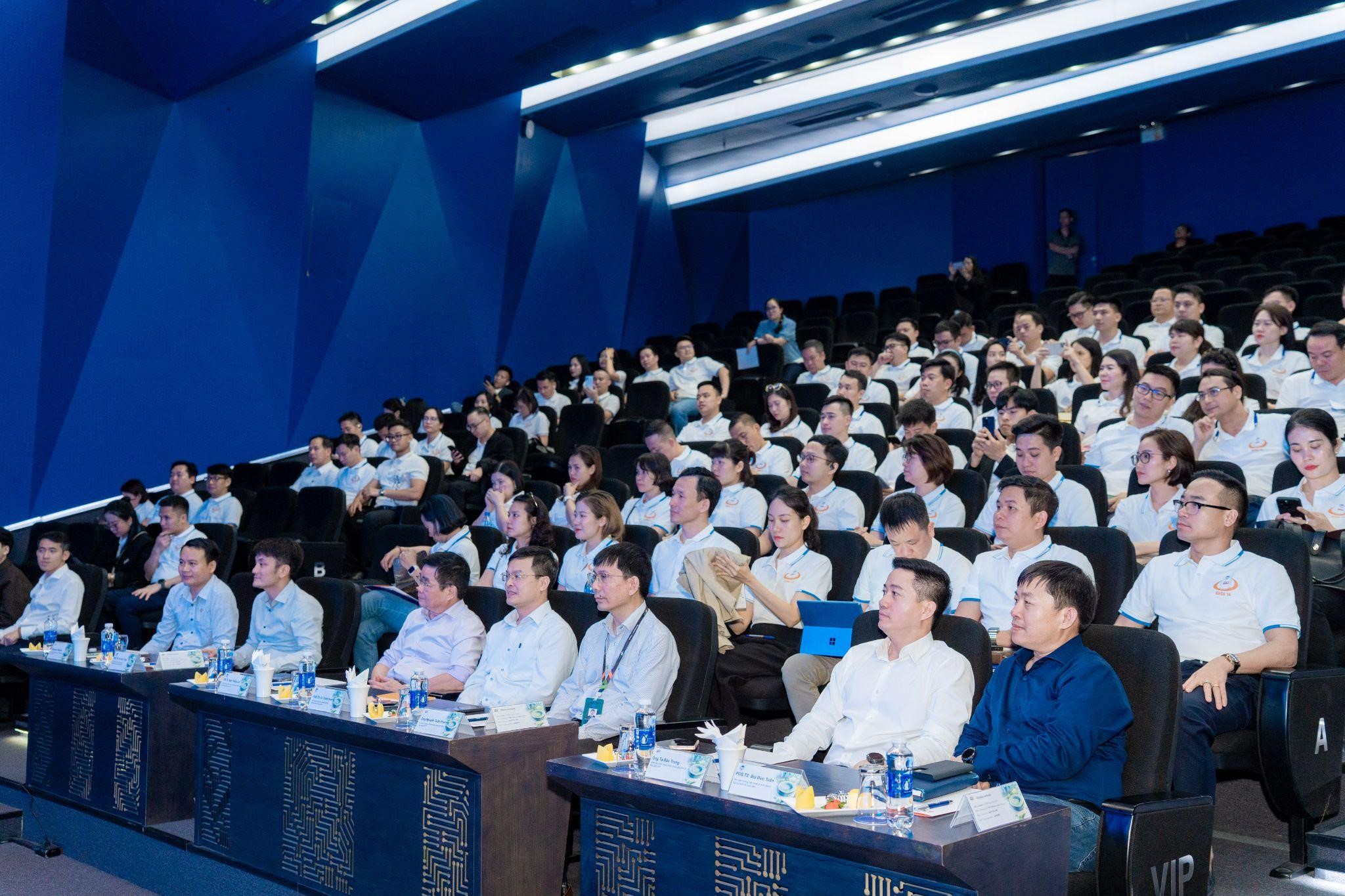 Đoàn học viên Executive MBA NEU thăm quan và làm việc thực tế tại FPT Miền Trung 7 Chương Trình Có Sự Tham Dự Của đại Diện Sở Khoa Học Và Công Nghệ Tp. Đà Nẵng, Đại Học Kinh Tế Quốc Dân Và Tập đoàn Fpt 1765796391