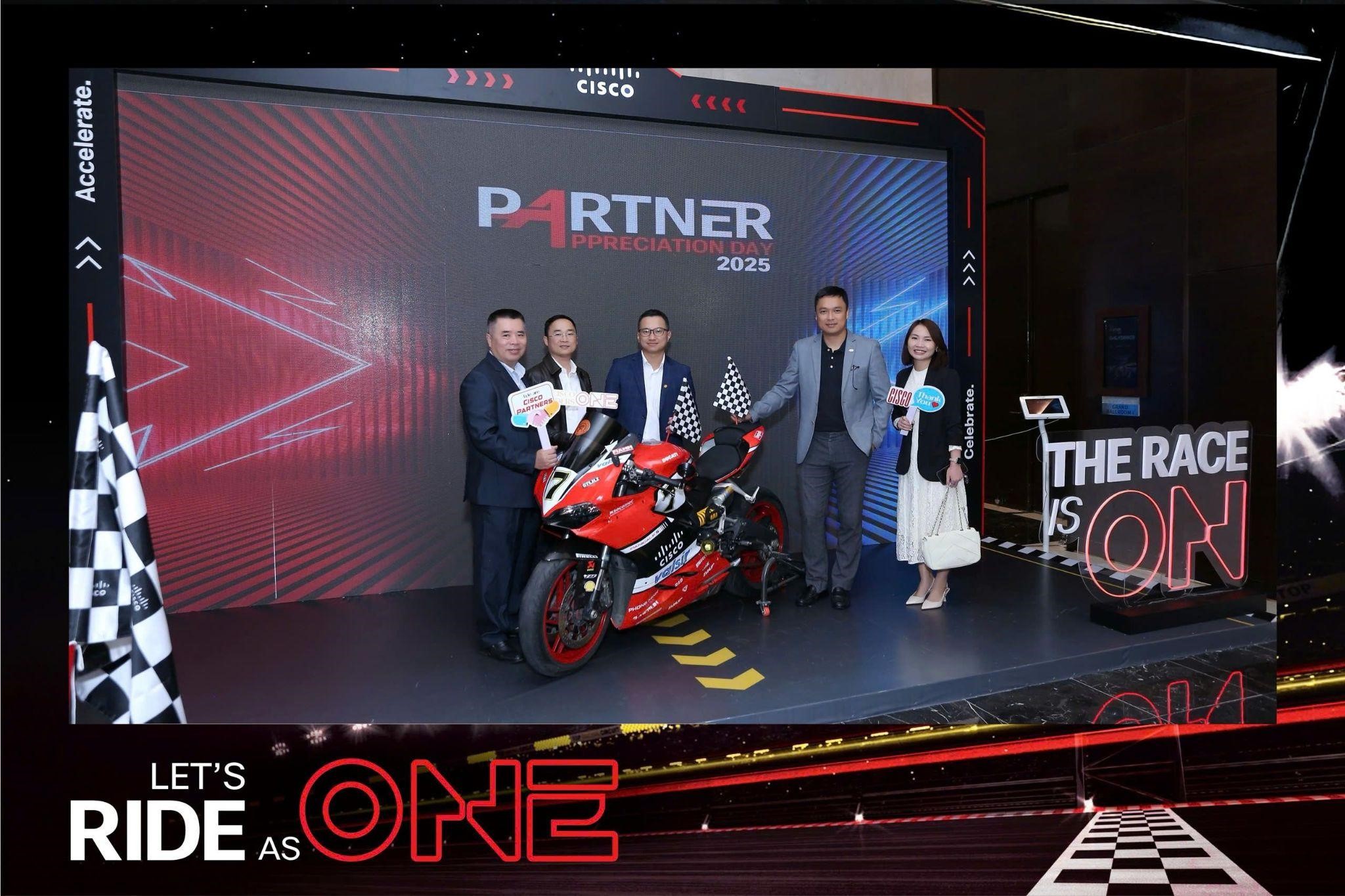 FPT ghi dấu ấn tại Cisco Partner Appreciation Day 2025 với 3 giải thưởng lớn 3 Cisco Partner Appreciation Day Là Hoạt động Thường Niên Nhằm Tri ân Cộng đồng đối Tác Của Cisco 1766481846