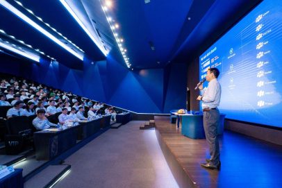 Đoàn học viên Executive MBA NEU thăm quan và làm việc thực tế tại FPT Miền Trung