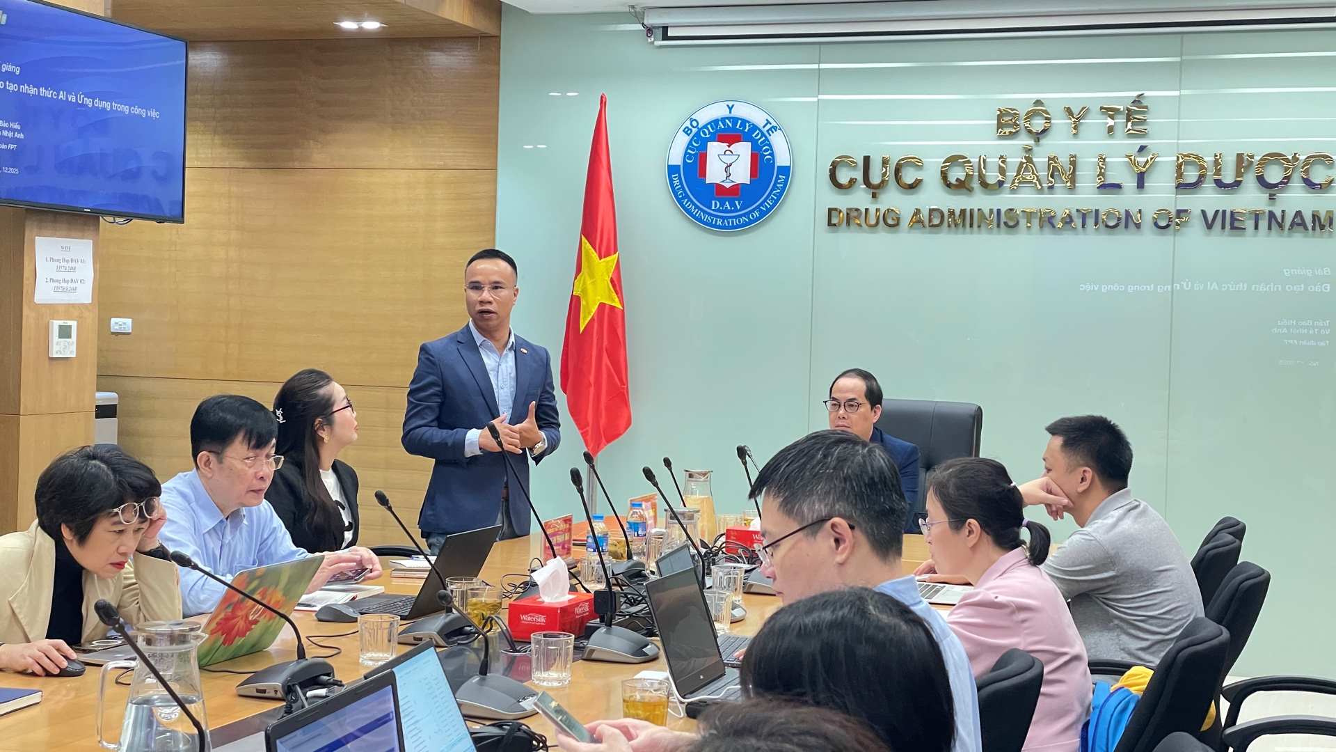 FPT đồng hành cùng Cục Quản lý Dược nâng cao năng lực số: Mỗi cán bộ hướng tới một “trợ lý AI” trong công việc 8 Ông Phạm Thanh Tùng Chia Sẻ Tại Chương Trình 1766028505