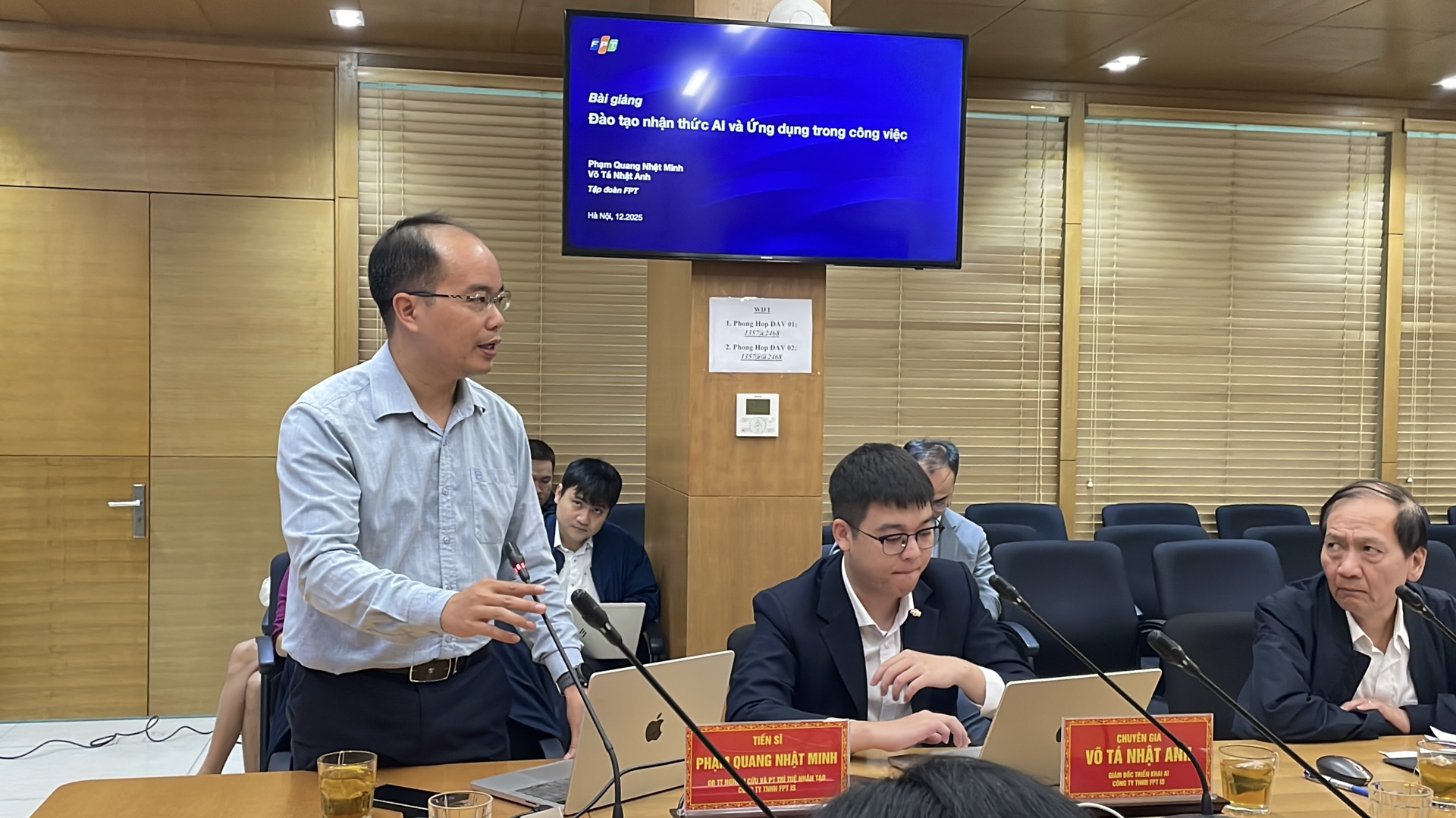 FPT đồng hành cùng Cục Quản lý Dược nâng cao năng lực số: Mỗi cán bộ hướng tới một “trợ lý AI” trong công việc 9 Chuyên Gia Anh Minh Ai 1766028504