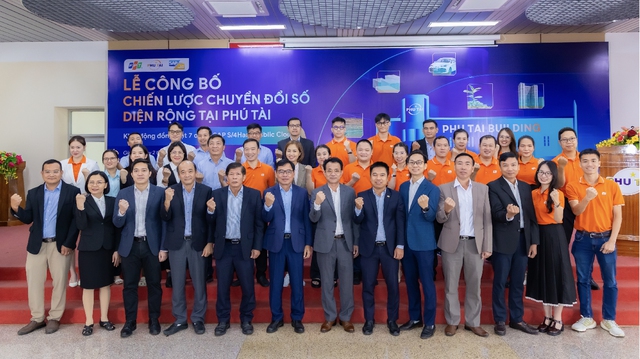 Câu chuyện từ Phú Tài: Chuyển đổi số không còn là lựa chọn, đó là sự sống còn 11 Pt Web 22 1765529573024510507404 1765785096