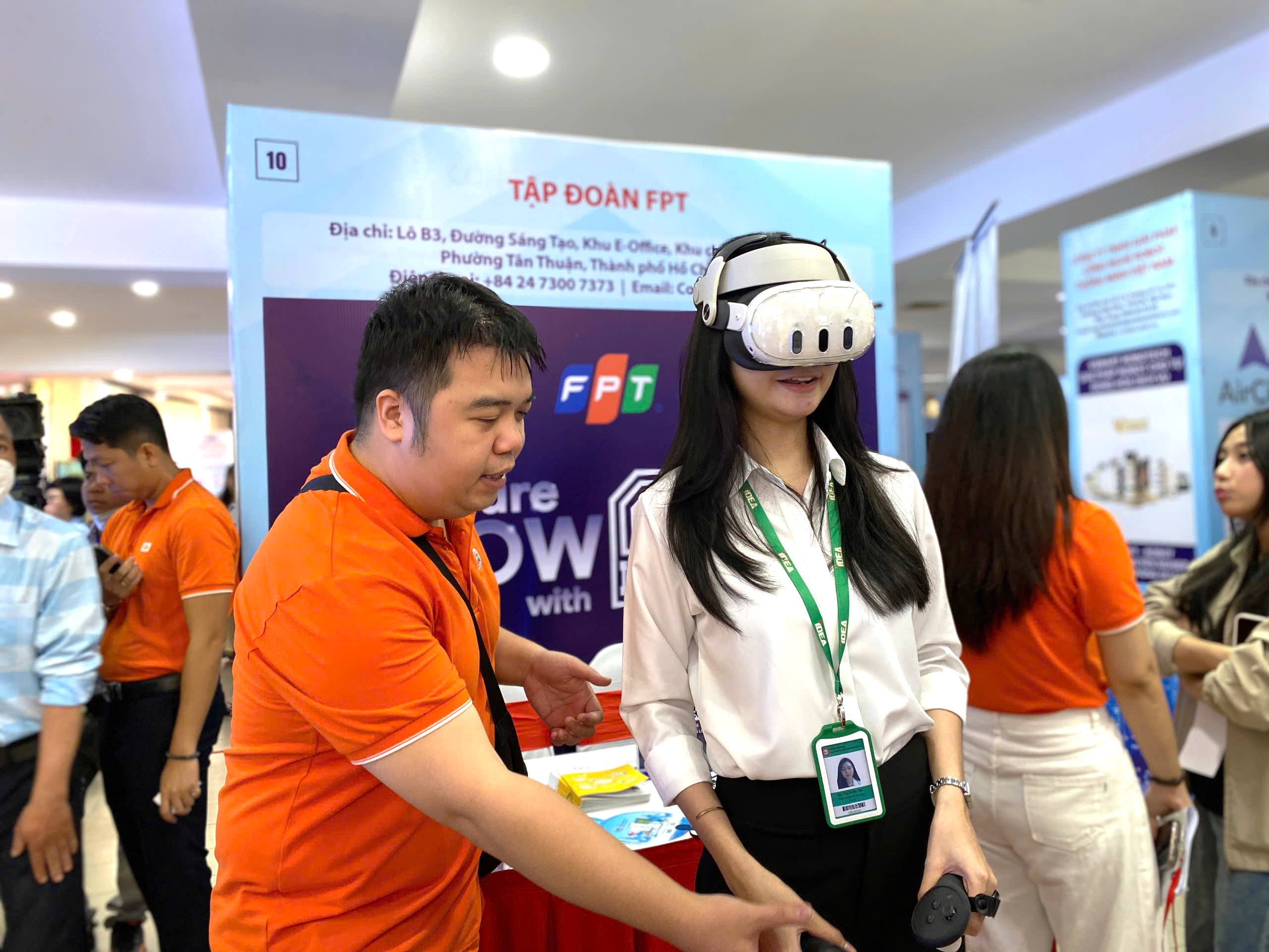 FPT giới thiệu giải pháp AI và công nghệ số hóa tại Techmart 2025 5 Z7319831866492 B1c0bfee743f31aa0915e58284d603c5 1765782983