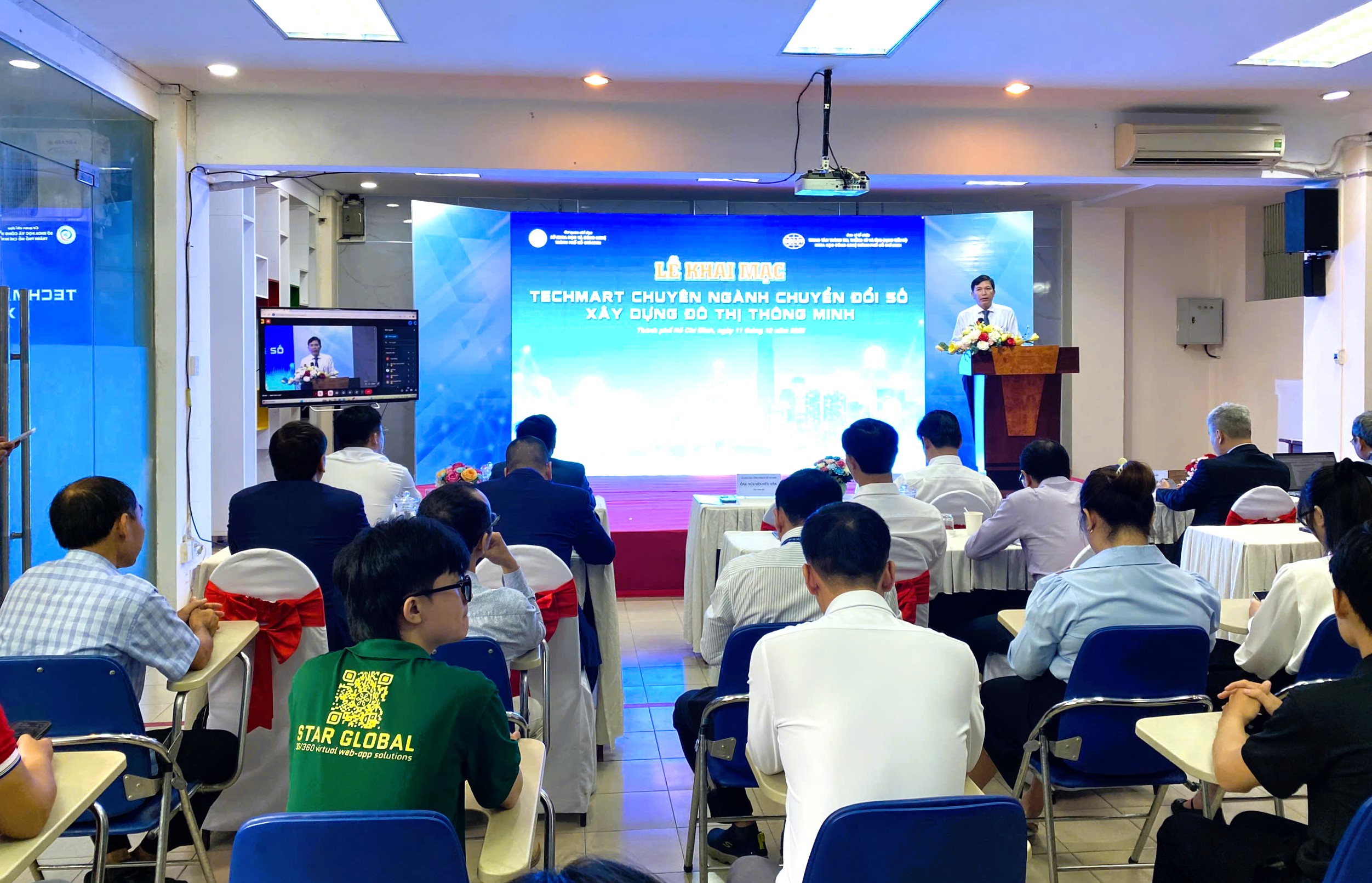 FPT giới thiệu giải pháp AI và công nghệ số hóa tại Techmart 2025 6 Z7319832046249 Ec77f6a053dad9f6a439ea0f17d032a5 1765782985