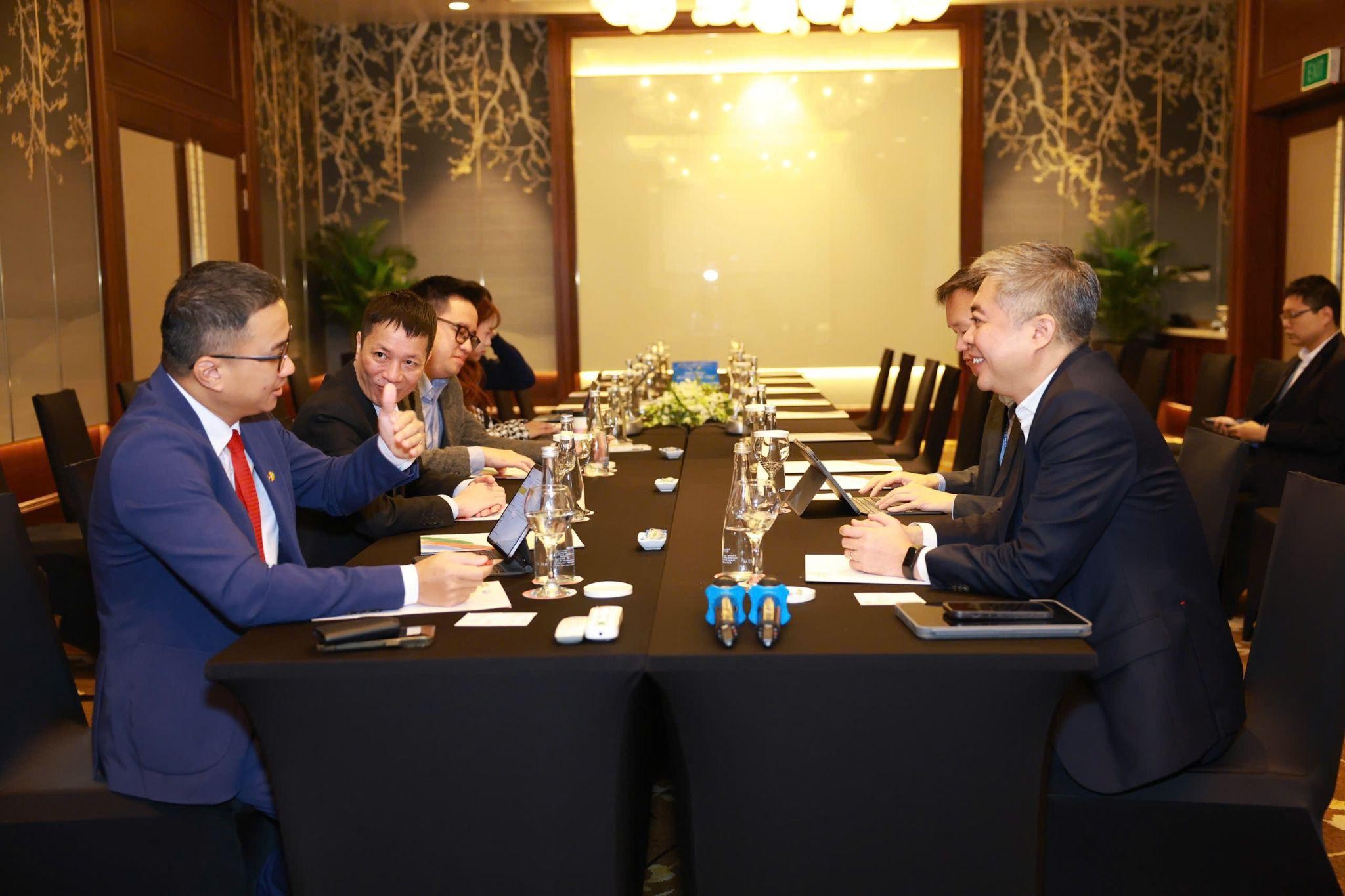 FPT gặp gỡ đoàn đại biểu Singapore dự Hội nghị Quan chức Cao cấp Số ASEAN (ADGSOM) lần thứ 6, mở ra định hướng hợp tác mới 6 Buổi Gặp Gỡ Diễn Ra Trong Không Khí Vui Vẻ 1768554781