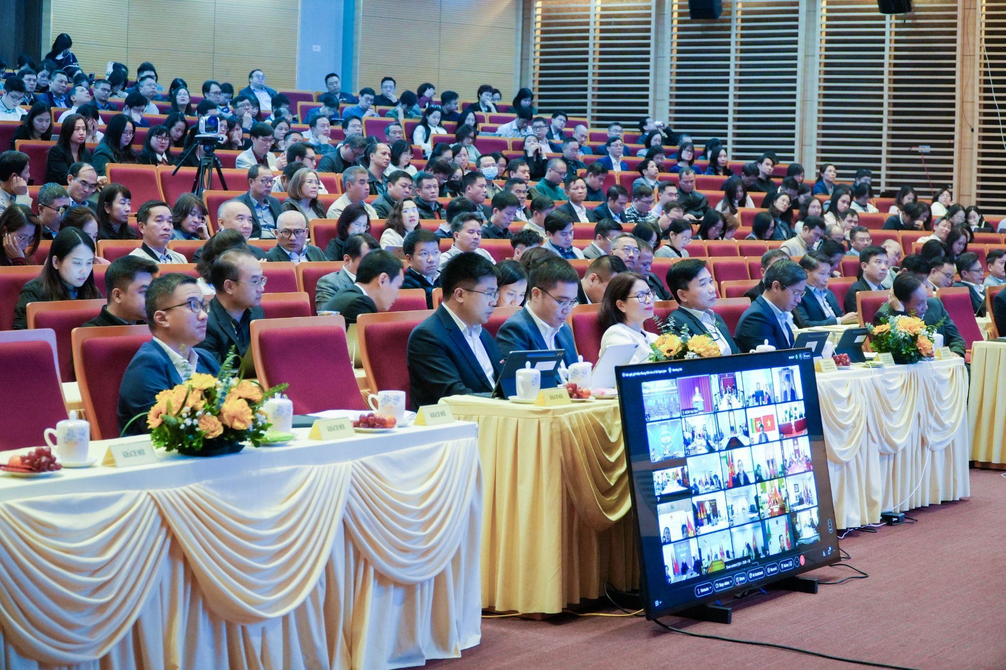 Lãnh đạo FPT: “Khung kiến trúc số cần tiếp cận theo nguyên tắc “AI first” 3 Hội Nghị Có Sự Tham Dự đông đảo Cán Bộ, Nhân Viên Các đơn Vị Trong Bộ 1768448706