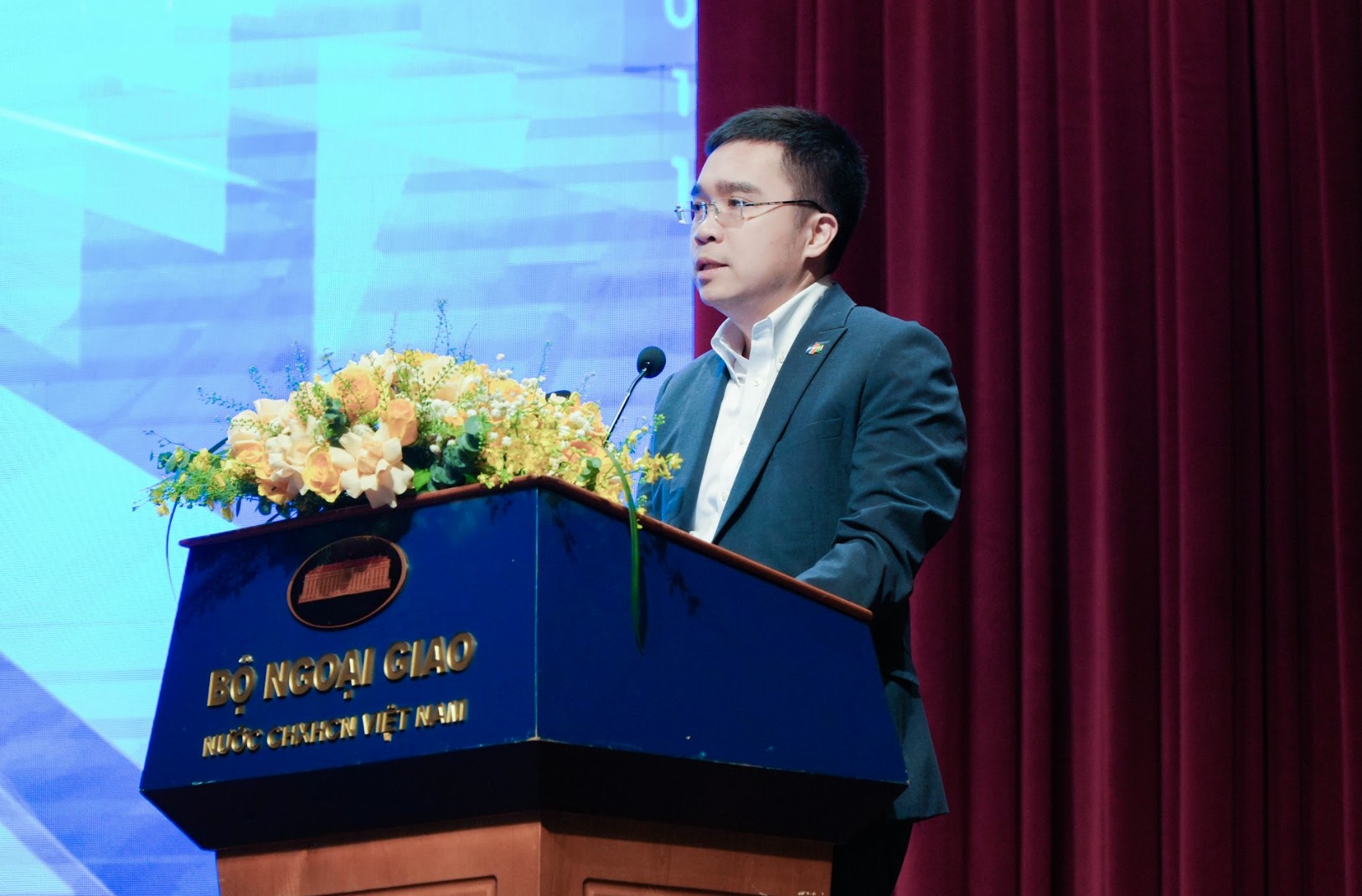 Lãnh đạo FPT: “Khung kiến trúc số cần tiếp cận theo nguyên tắc “AI first” 4 Ông Nguyễn Hoàng Minh Tổng Giám đốc Fpt Is, Tập đoàn Fpt Chia Sẻ Tại Sự Kiện 1768448707