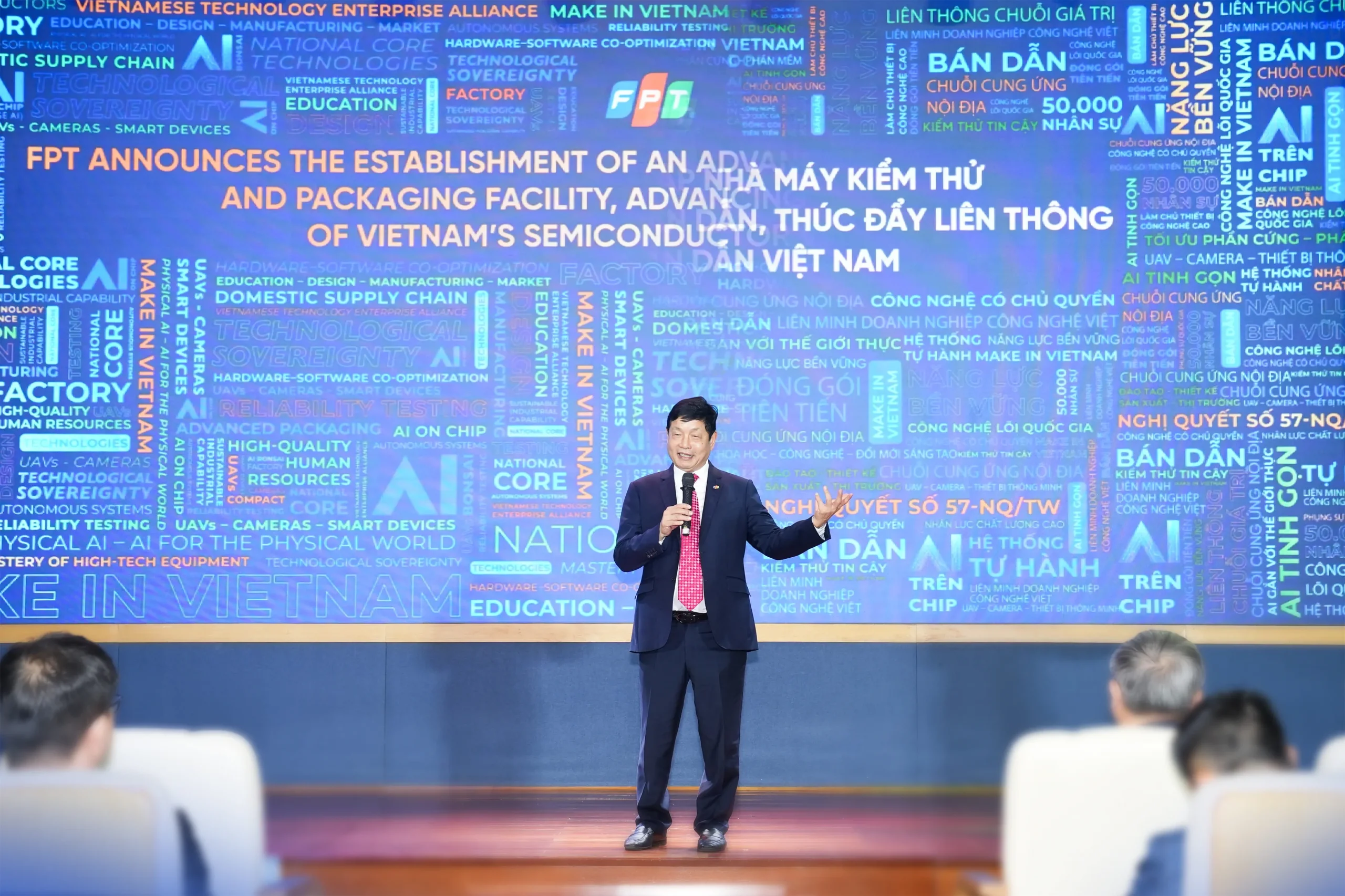 FPT công bố thành lập Nhà máy Kiểm thử và Đóng gói tiên tiến chip bán dẫn, thúc đẩy liên thông chuỗi giá trị bán dẫn Việt Nam 5 Dsc01712 1770612673