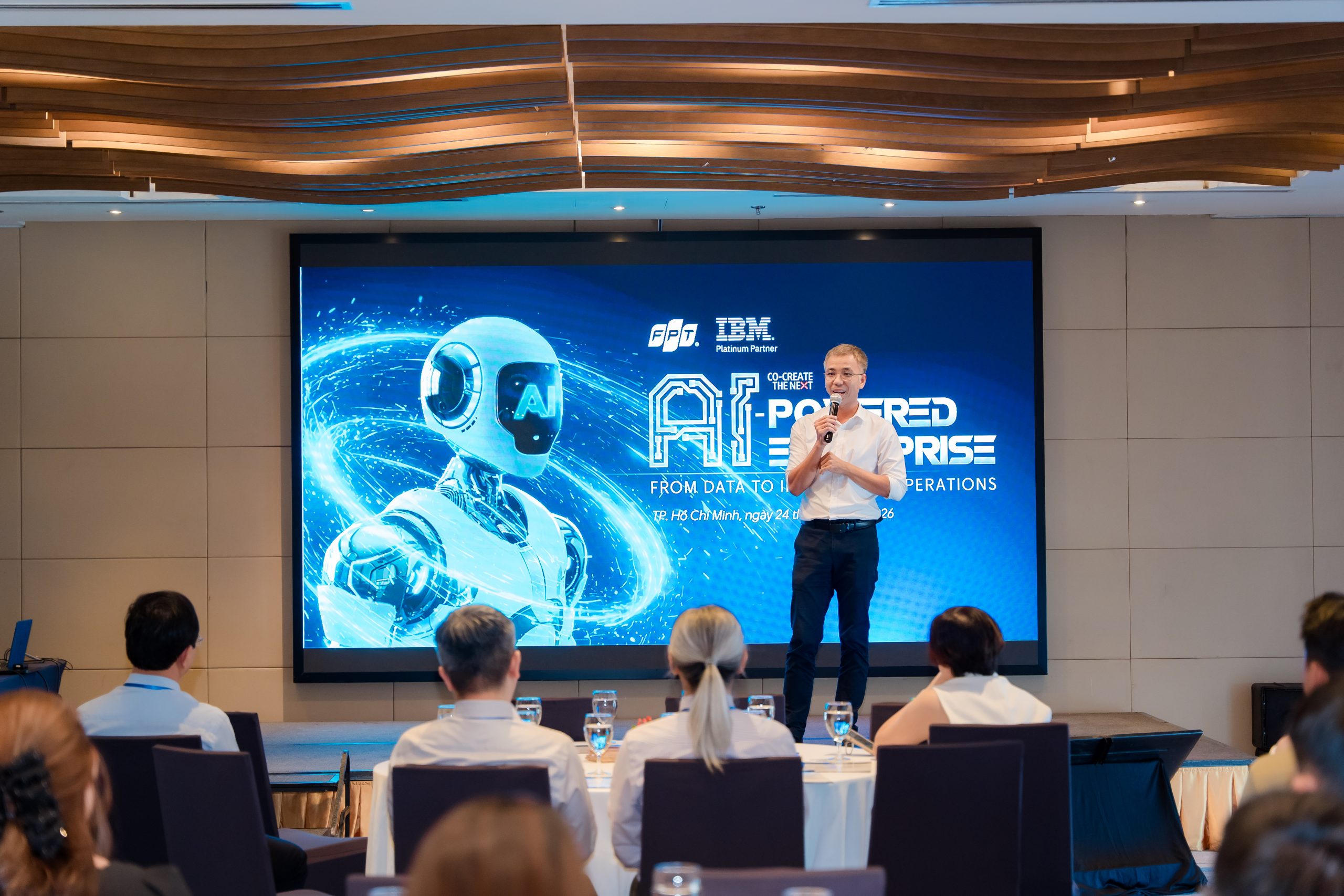 Chuyên gia từ FPT và IBM chia sẻ chiến lược vận hành thông minh từ dữ liệu và AI 10 Ảnh Bảo Ibm 1774578170