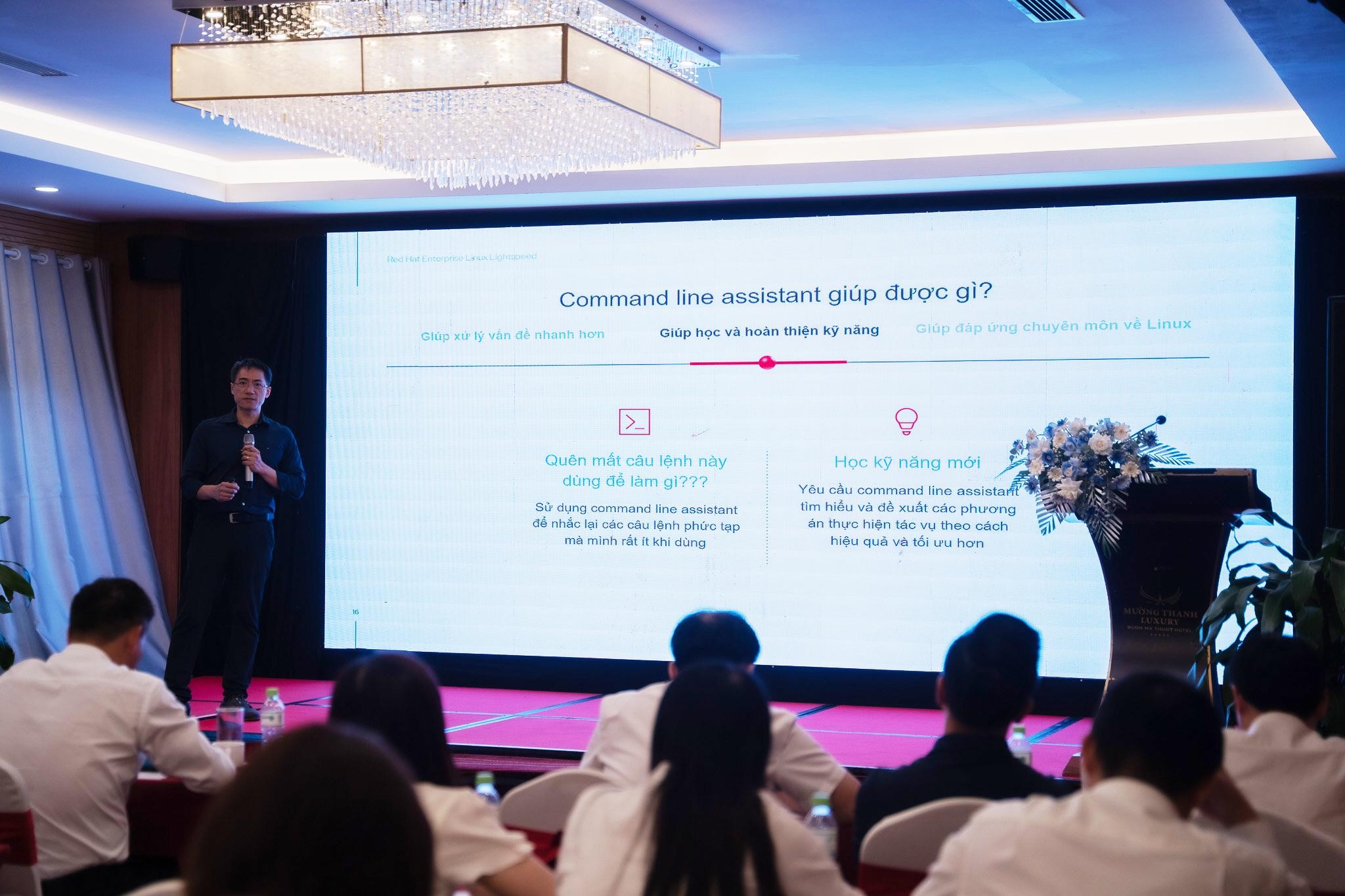 FPT cùng IBM và Red Hat hiến kế kiến trúc dữ liệu cho ngành Thuế 9 Anh Nguyễn Quốc Thanh Senior Solution Architect, Red Hat Chia Sẻ Về Cách Tiếp Cận Mới Trong Vận Hành Hệ Thống Khi Tích Hợp Ai Trực Tiếp Vào Nền Tảng Hệ điều Hành 1774603315