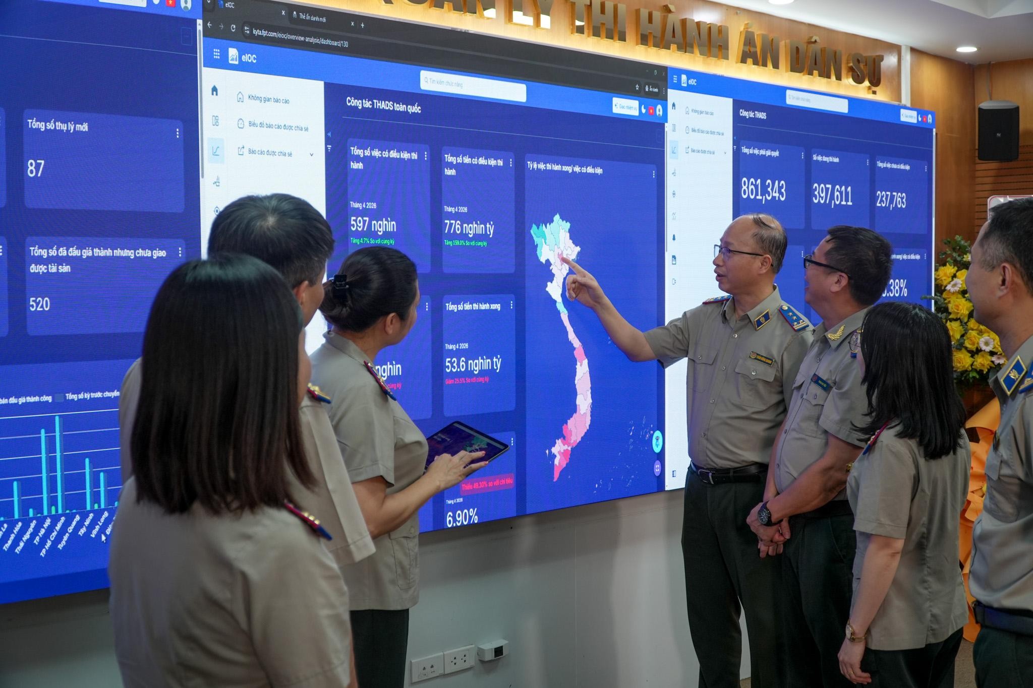 FPT song hành cùng Cục Quản lý THADS triển khai Trung tâm giám sát, điều hành thông minh Thi hành án dân sự, biến dữ liệu thành năng lực điều hành 11 Đại Diện Các đơn Vị Trao đổi Công Việc Trên Bảng điều Khiển Của Hệ Thống Ioc Thads 1775204080