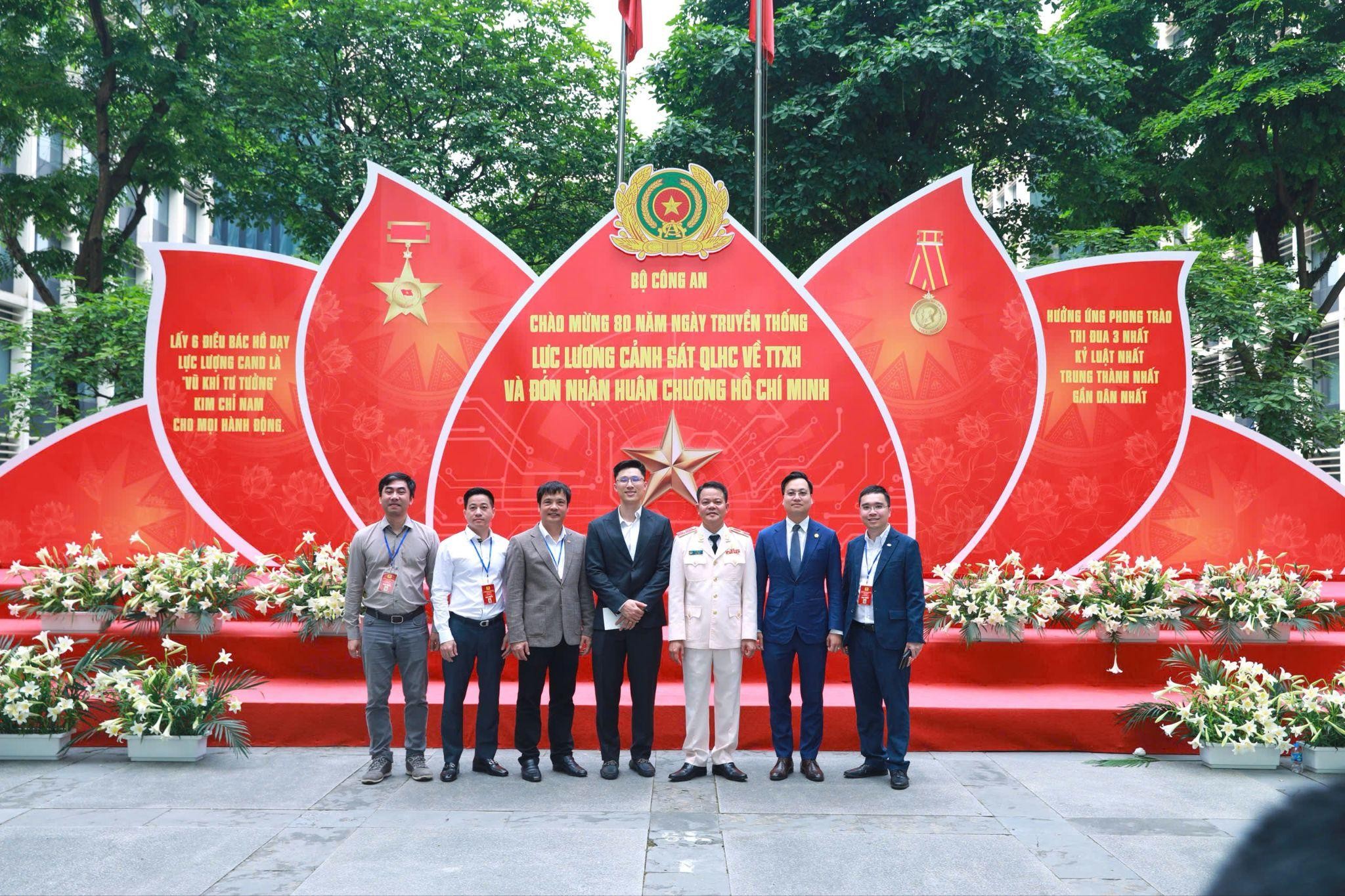 FPT tham gia sự kiện “80 năm xây dựng, chiến đấu và trưởng thành của lực lượng Cảnh sát QLHC về TTXH” 15 Fpt Với Năng Lực Làm Chủ Công Nghệ, Cam Kết Tiếp Tục đồng Hành Cùng Bộ Công An, Các Bộ, Ngành Mở Rộng Các Mô Hình Của Đề án 06 Trên Phạm Vi Toàn Quốc 1776141250