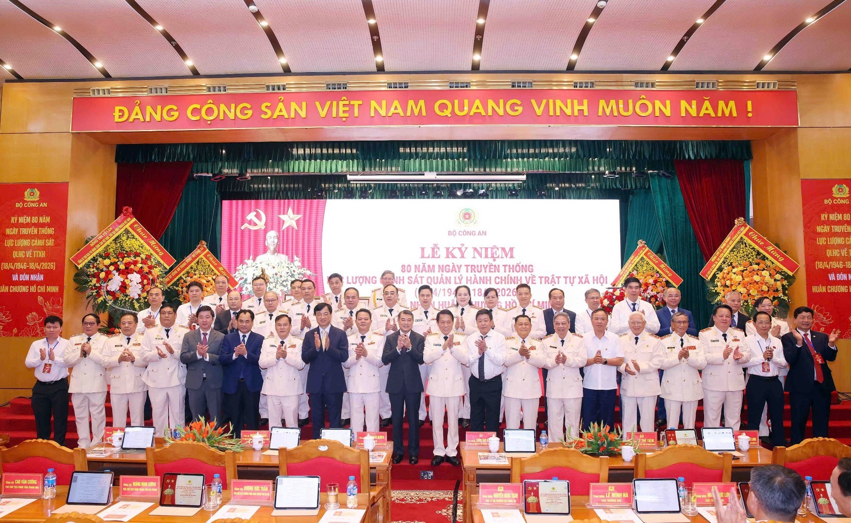 FPT tham gia sự kiện “80 năm xây dựng, chiến đấu và trưởng thành của lực lượng Cảnh sát QLHC về TTXH” 9 Thủ Tướng Lê Minh Hưng Và Các đại Biểu Tham Dự Lễ Kỷ Niệm 80 Năm Truyền Thống Lực Lượng Cảnh Sát Quản Lý Hành Chính Về Trật Tự Xã Hội 1776141255