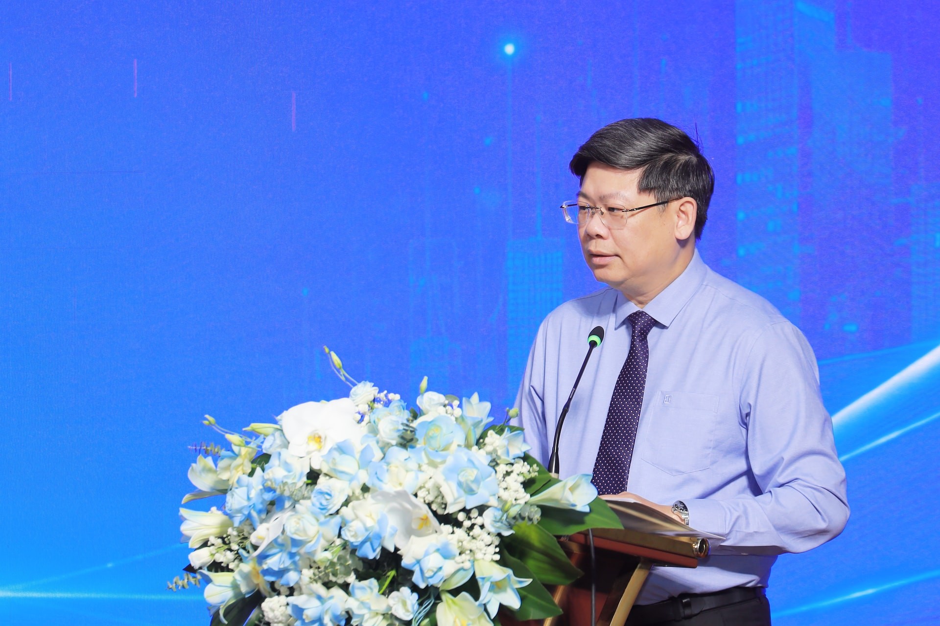 Lãnh đạo chuyên gia FPT chia sẻ giải pháp phát triển năng lực số cho giáo dục trong thời đại AI 2 Pgs.ts. Hoàng Hữu Hạnh, Phó Cục Trưởng Cục Chuyển đổi Số Quốc Gia, Bộ Khoa Học Và Công Nghệ Phát Biểu Tại Hội Thảo 1779435291