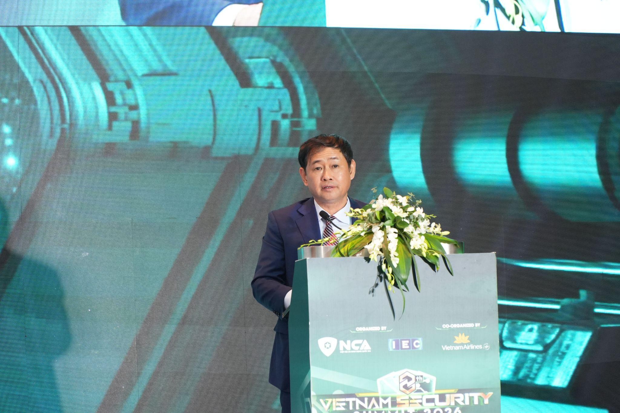 FPT giới thiệu mô hình bảo mật toàn diện trên nền tảng khung 5 cấp độ trưởng thành AI tại Vietnam Security Summit 2026 9 Thiếu Tướng Nguyễn Tùng Hưng – Phó Tư Lệnh, Bộ Tư Lệnh Tác Chiến Không Gian Mạng, Bộ Quốc Phòng Khẳng định Tầm Quan Trọng Của Việc Xây Dựng Hệ Thống Bảo Vệ Dữ Liệu Trong Thời đại Số 1779682666