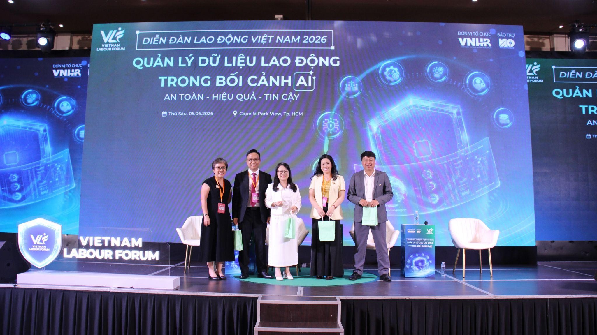 FPT cùng doanh nghiệp làm chủ lộ trình triển khai hợp đồng lao động điện tử chuẩn Nghị định 337/2025/NĐ-CP 7 Fpt Tham Gia Diễn đàn Lao động Việt Nam 2026 Cùng Thảo Luận Về Hợp đồng Lao động điện Tử Và Giới Thiệu Giải Pháp Hợp đồng điện Tử 1780904494