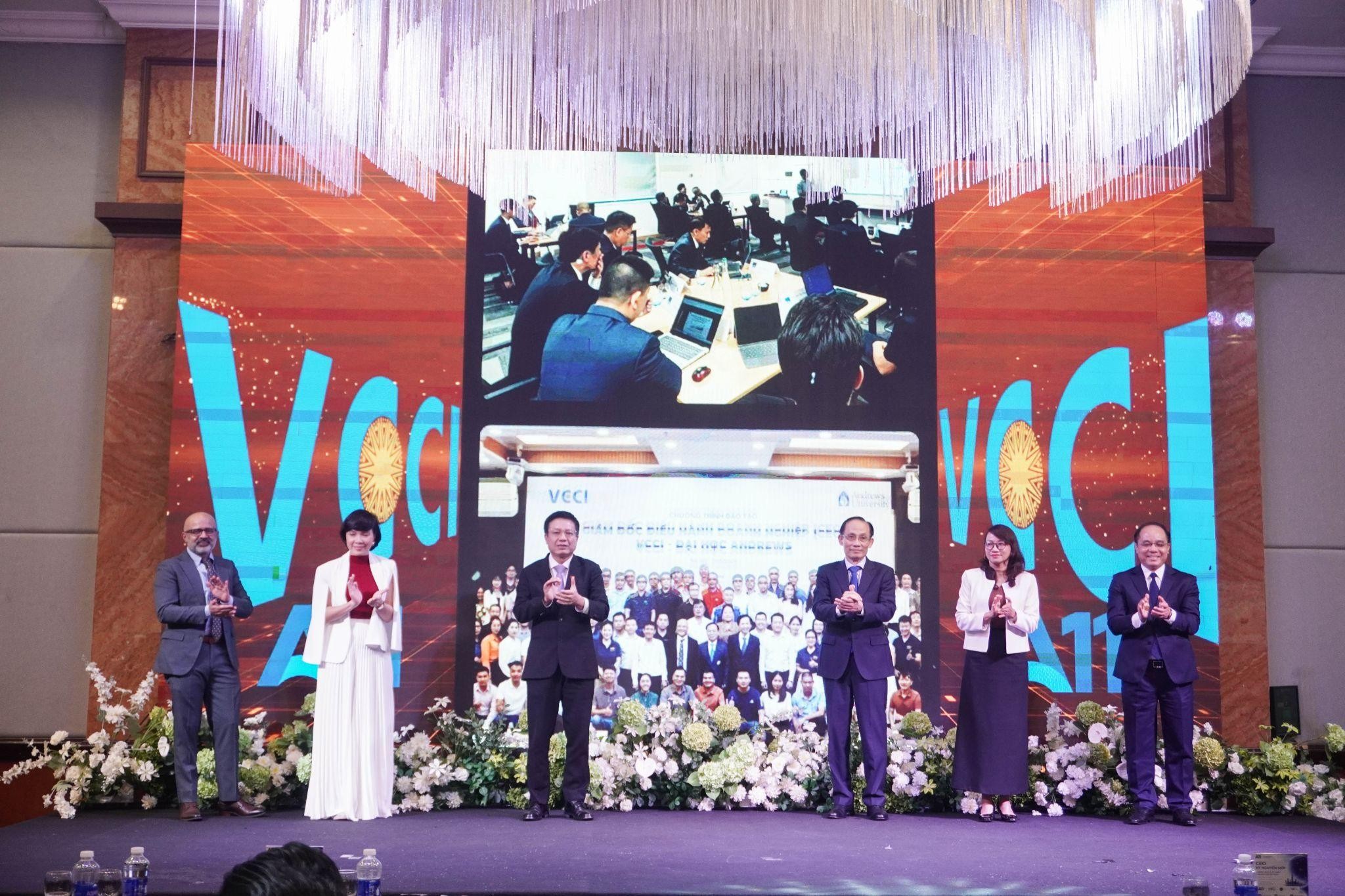 FPT đồng hành cùng VCCI trong chương trình 10.000 CEO Việt Nam kỷ nguyên mới 11 Chương Trình “ceo Việt Nam Kỷ Nguyên Mới” Bấm Nút Khởi động 1785146877
