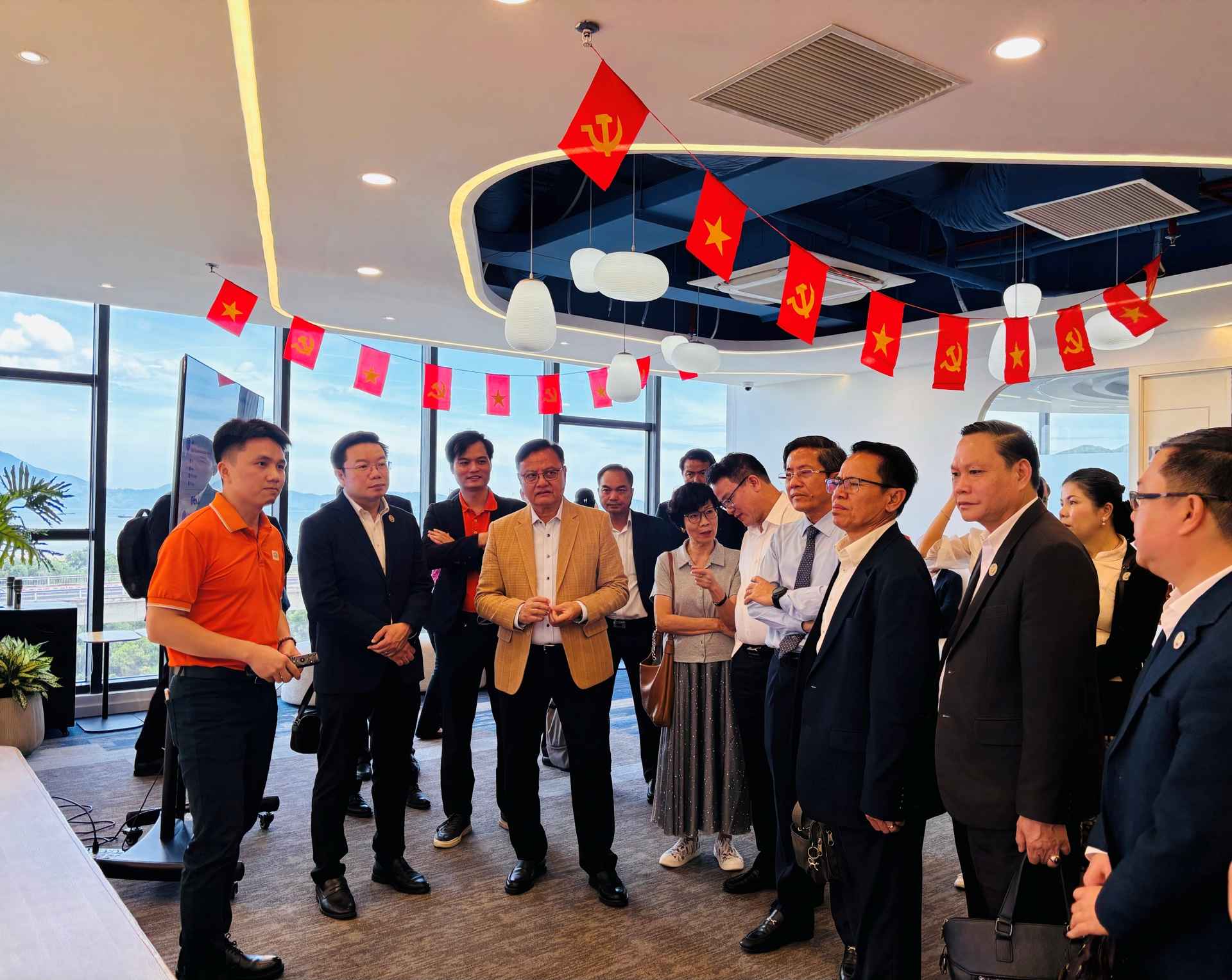 Đoàn Công tác Lào thăm và làm việc với FPT tại Đà Nẵng 6 87f37a75 652f 415a 8231 8d760fc6ff5dimg 7502 1787888715