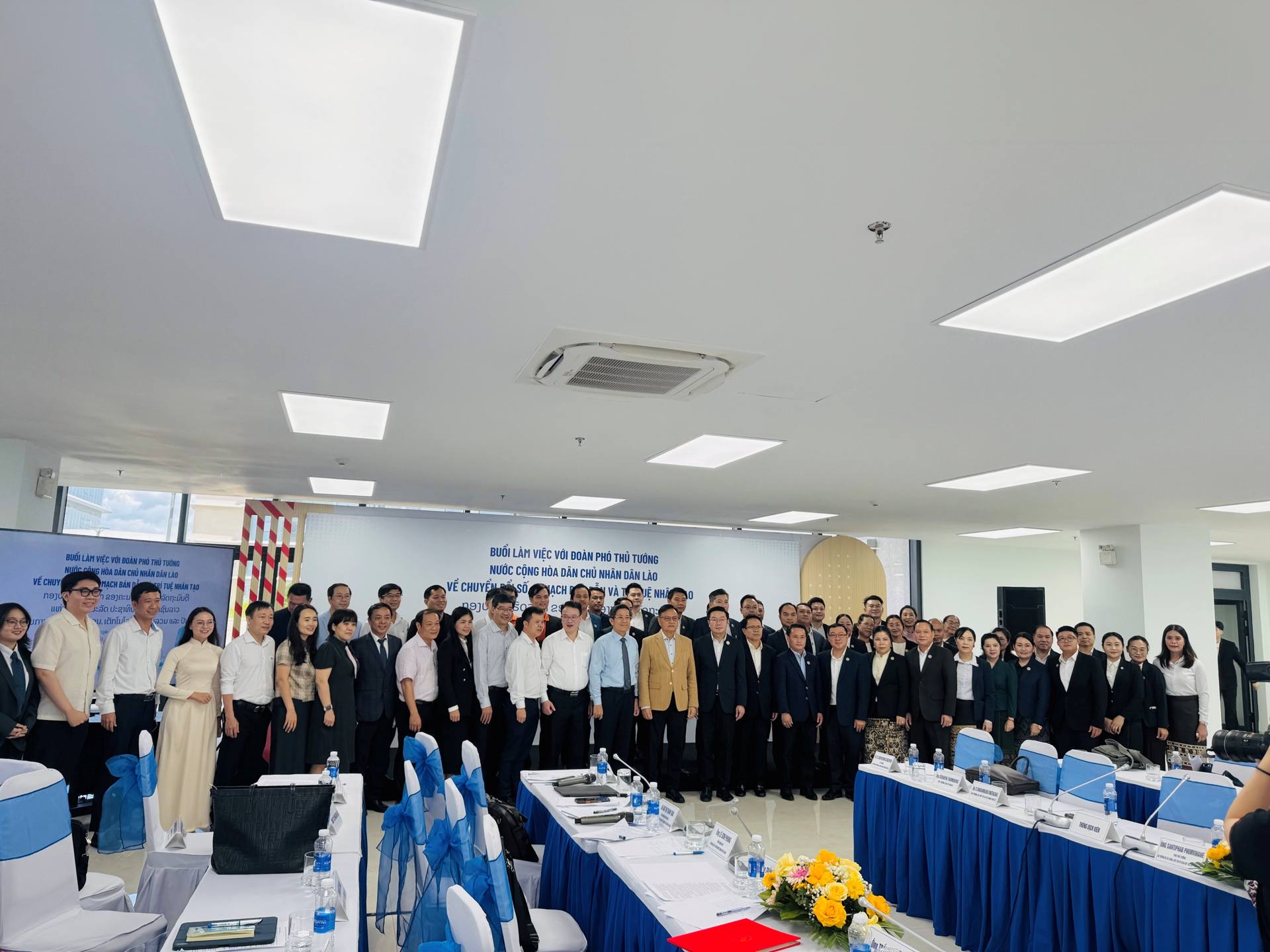 Đoàn Công tác Lào thăm và làm việc với FPT tại Đà Nẵng 5 B4c93b5a 2758 41ea A7ca Fa7d435165baimg 8019 1787888712
